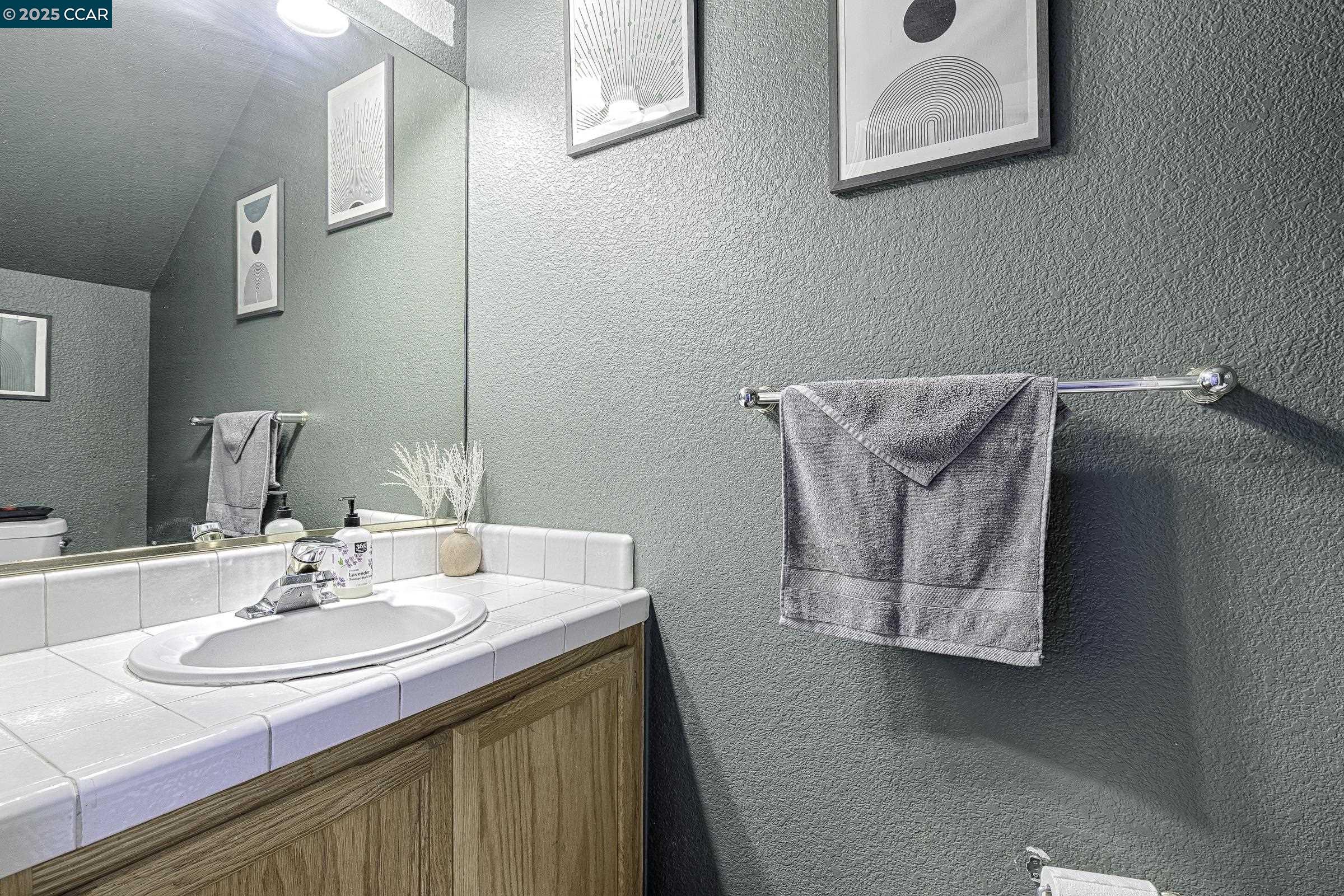 Detail Gallery Image 8 of 57 For 1795 Walnut Creek Dr, Santa Rosa,  CA 95403 - 4 Beds | 2/1 Baths