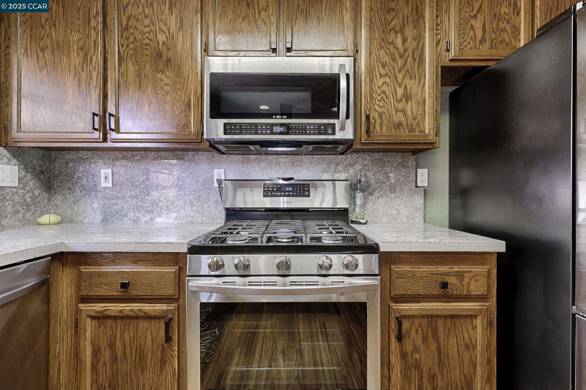 Detail Gallery Image 10 of 57 For 1795 Walnut Creek Dr, Santa Rosa,  CA 95403 - 4 Beds | 2/1 Baths