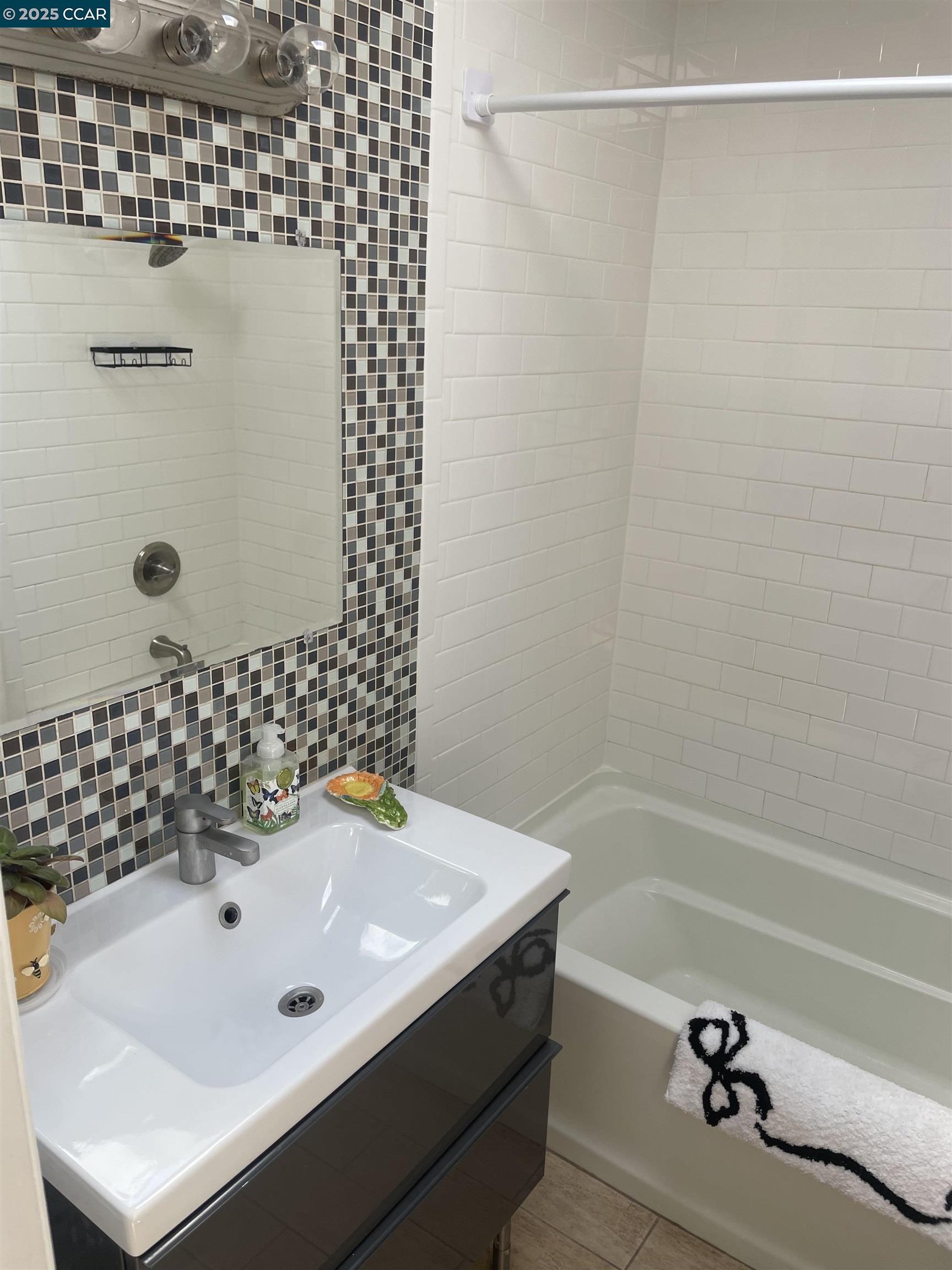 Photo #5: 41110852 Listing 