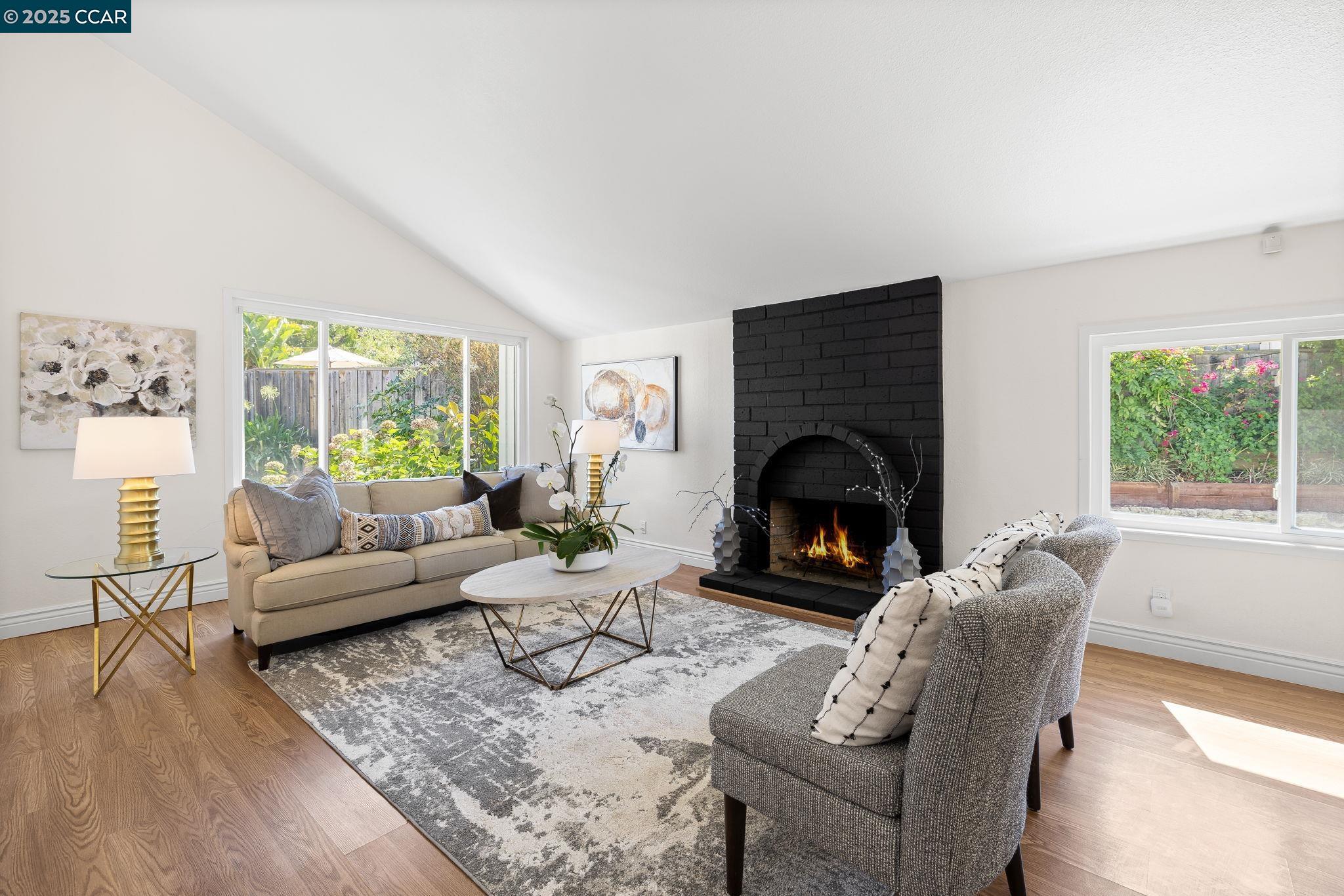 Detail Gallery Image 2 of 37 For 4516 Spring Valley Way, Concord,  CA 94521 - 4 Beds | 2/1 Baths