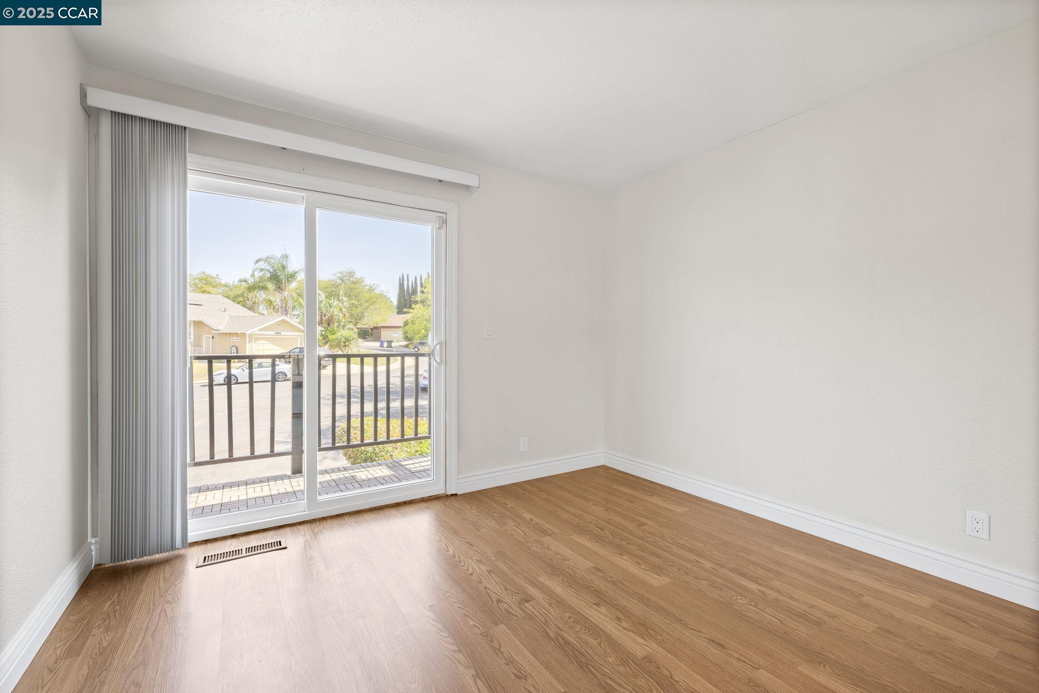 Detail Gallery Image 22 of 37 For 4516 Spring Valley Way, Concord,  CA 94521 - 4 Beds | 2/1 Baths