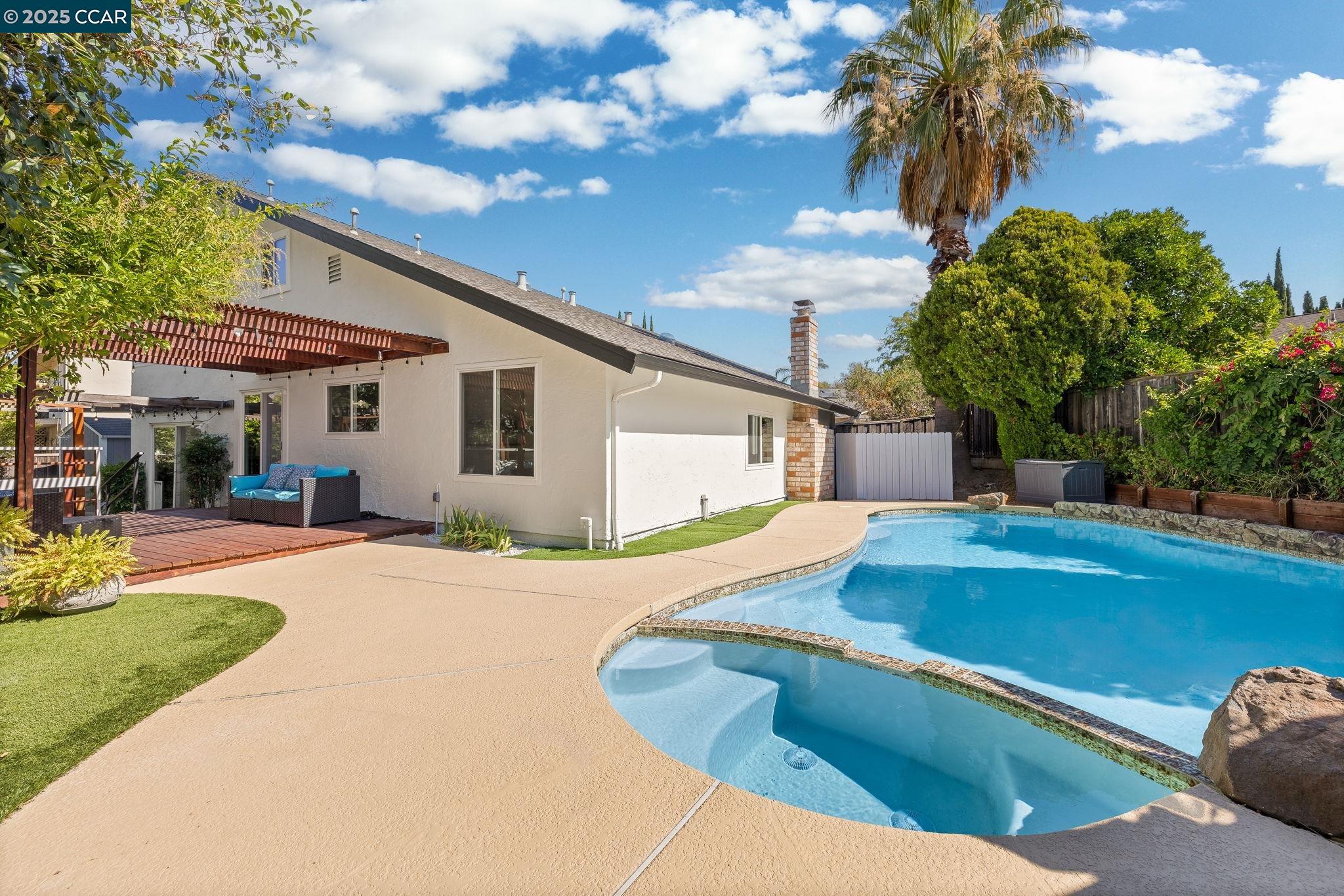 Detail Gallery Image 25 of 37 For 4516 Spring Valley Way, Concord,  CA 94521 - 4 Beds | 2/1 Baths