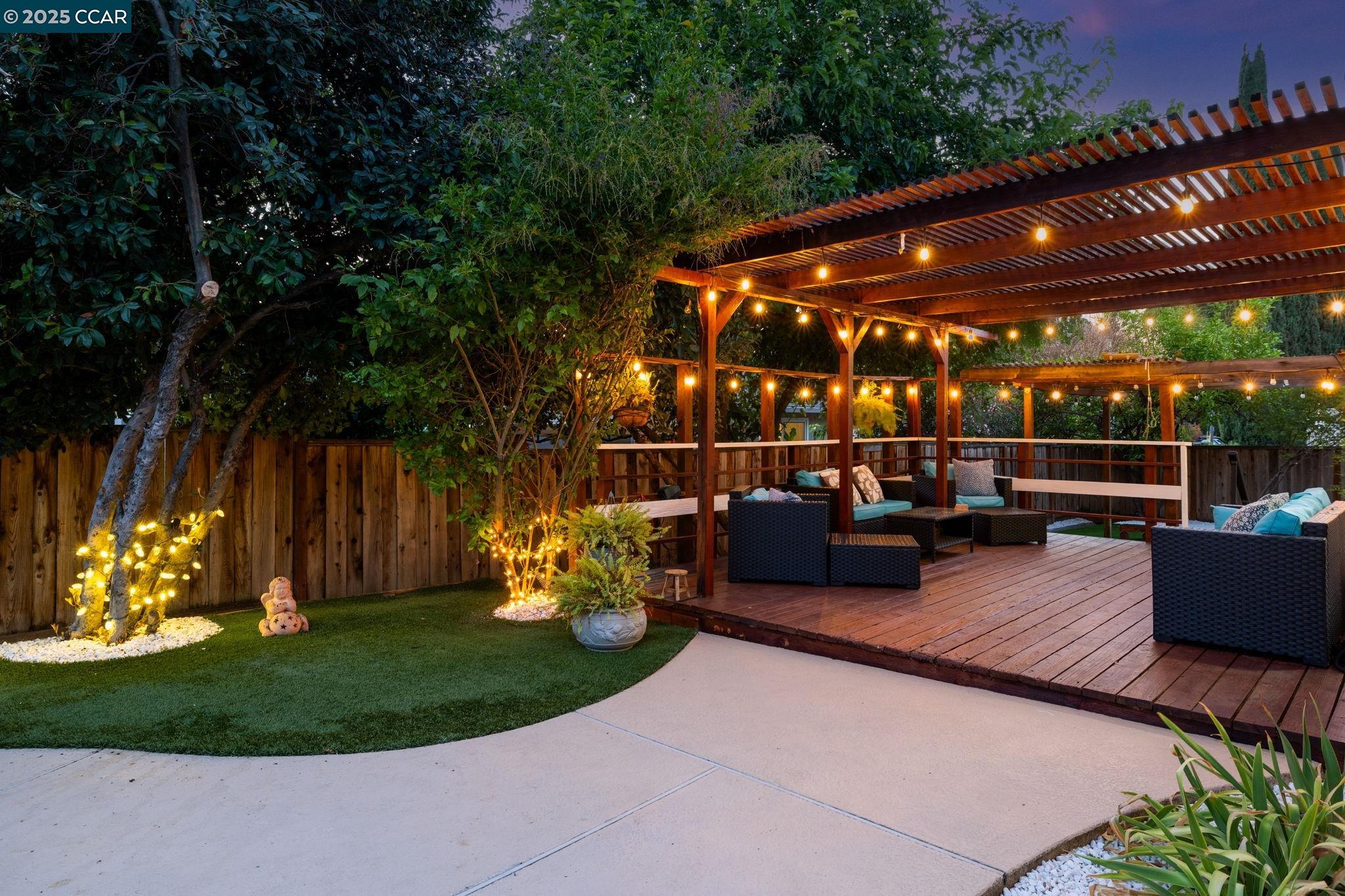 Detail Gallery Image 26 of 37 For 4516 Spring Valley Way, Concord,  CA 94521 - 4 Beds | 2/1 Baths