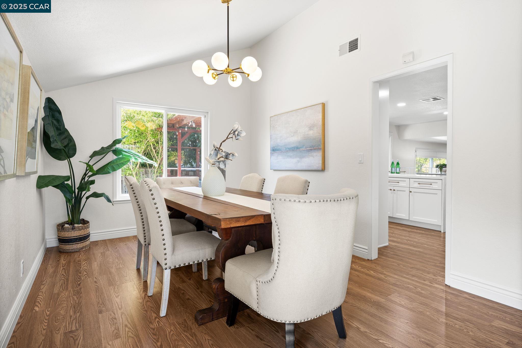 Detail Gallery Image 4 of 37 For 4516 Spring Valley Way, Concord,  CA 94521 - 4 Beds | 2/1 Baths