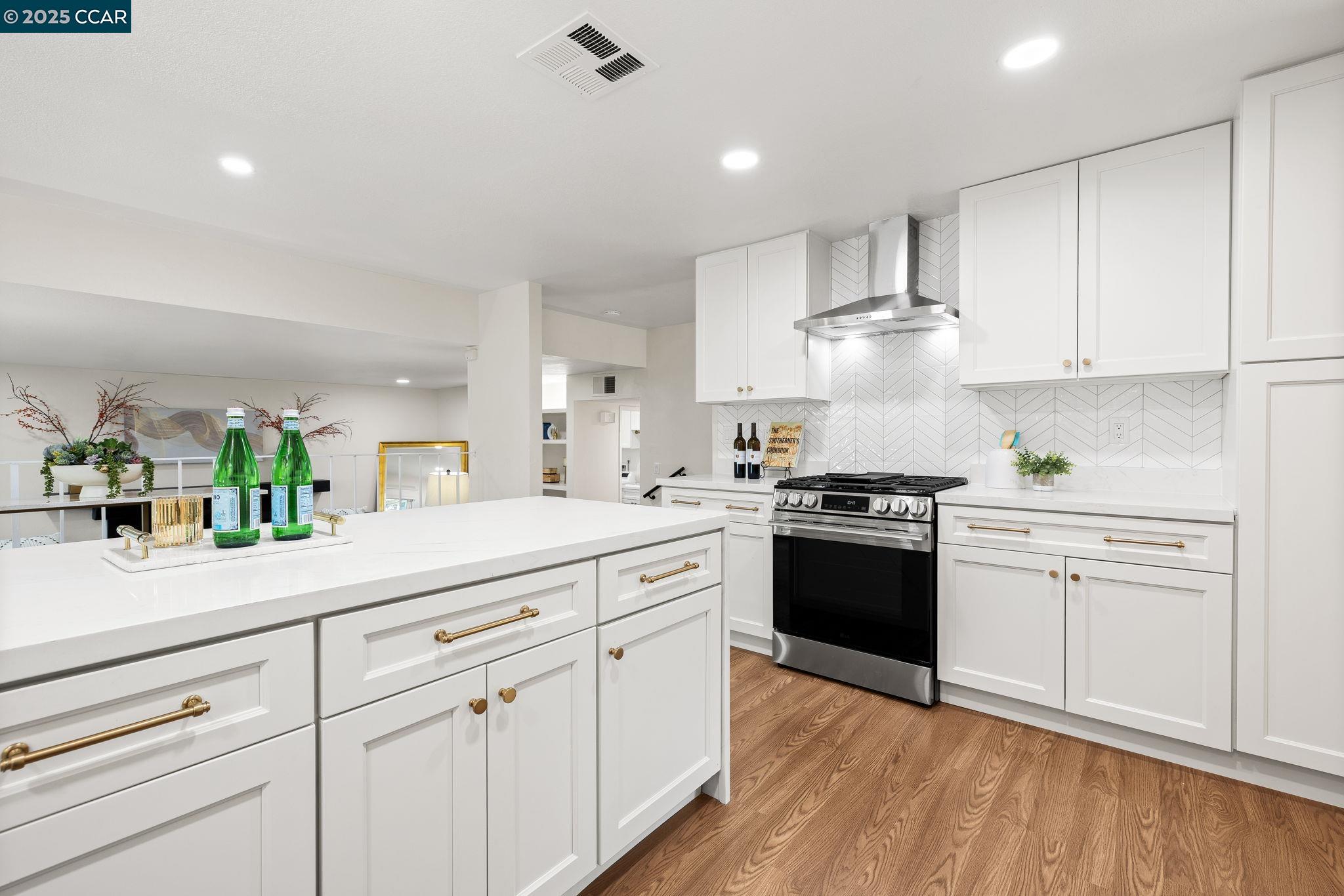 Detail Gallery Image 6 of 37 For 4516 Spring Valley Way, Concord,  CA 94521 - 4 Beds | 2/1 Baths