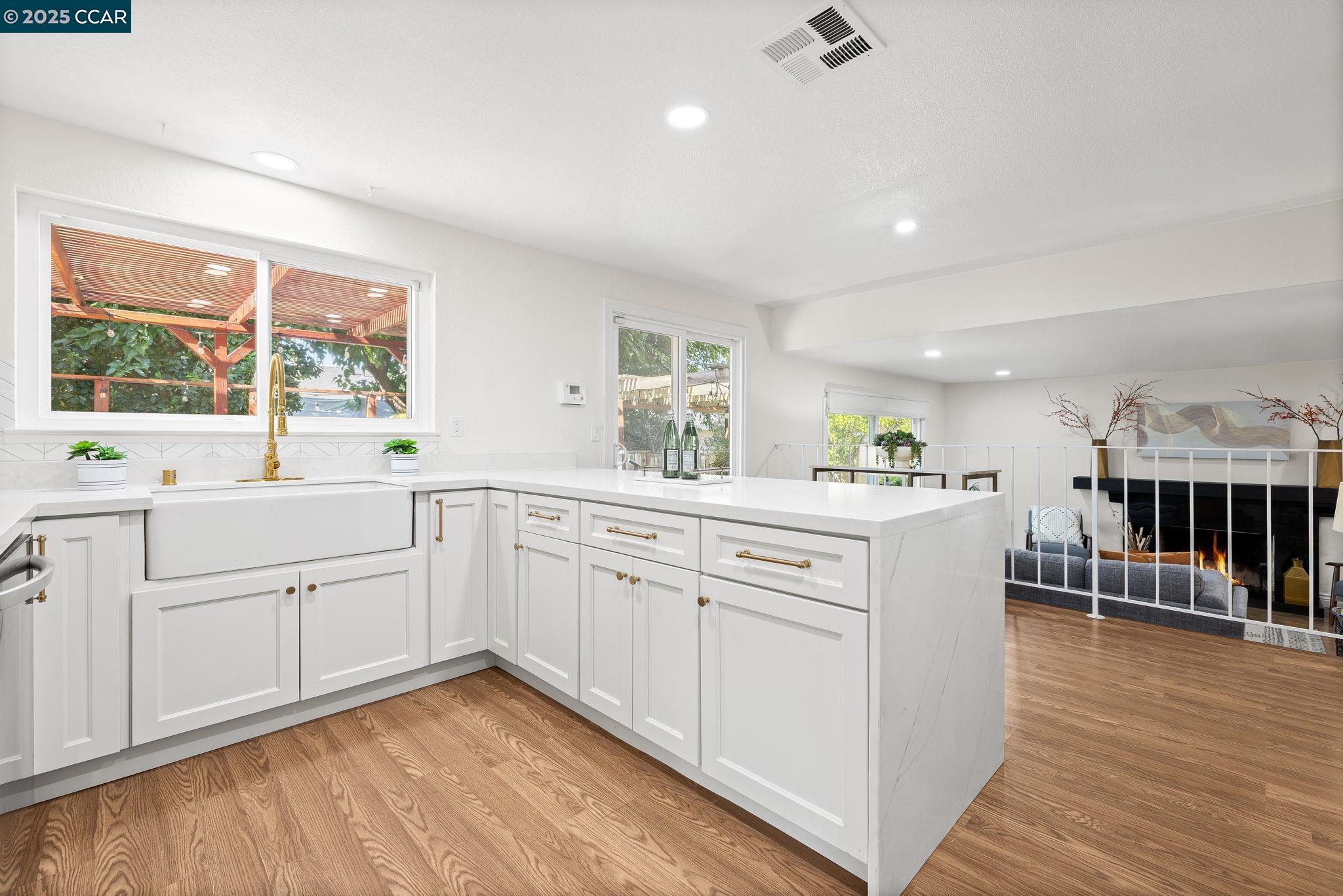 Detail Gallery Image 7 of 37 For 4516 Spring Valley Way, Concord,  CA 94521 - 4 Beds | 2/1 Baths