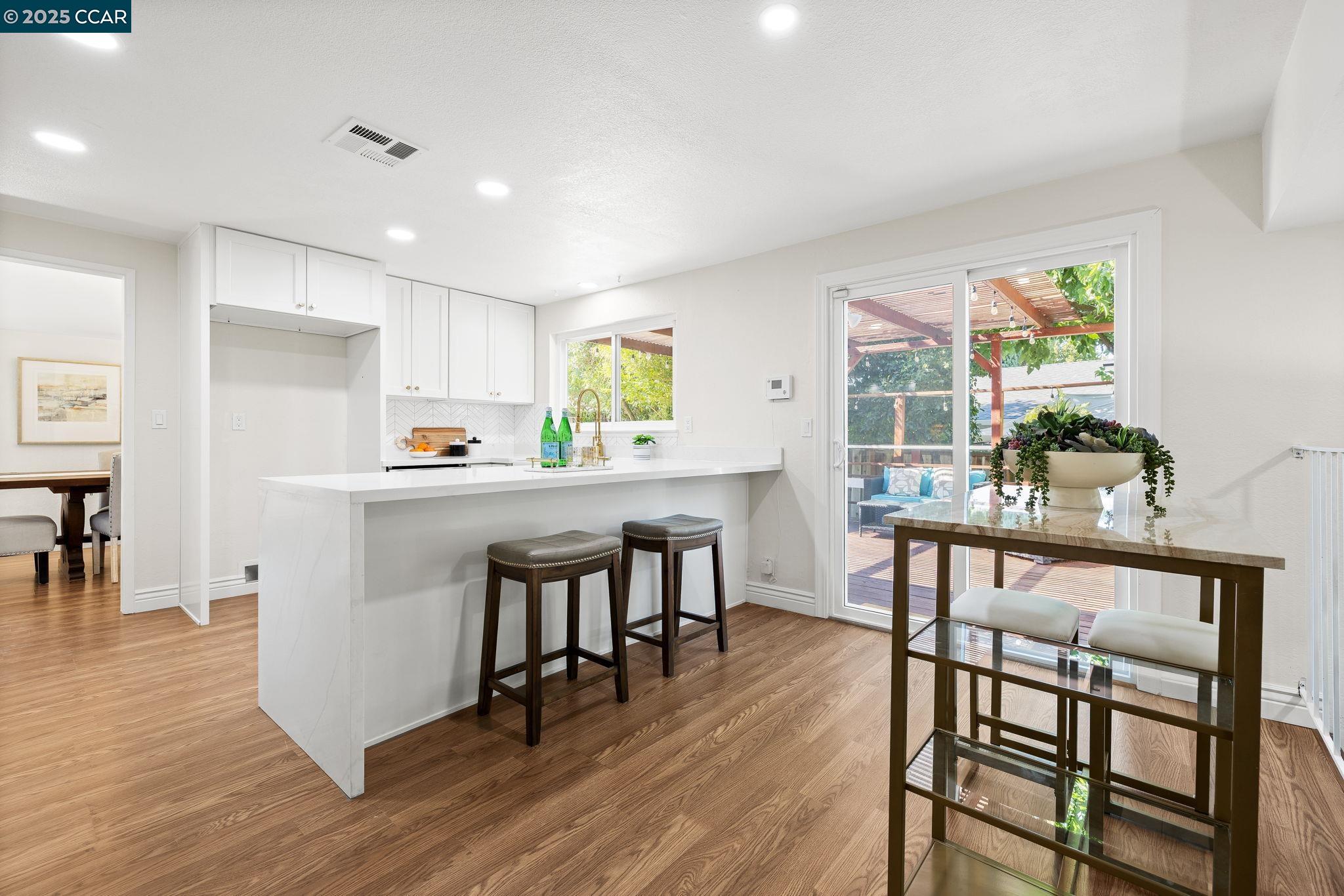 Detail Gallery Image 8 of 37 For 4516 Spring Valley Way, Concord,  CA 94521 - 4 Beds | 2/1 Baths
