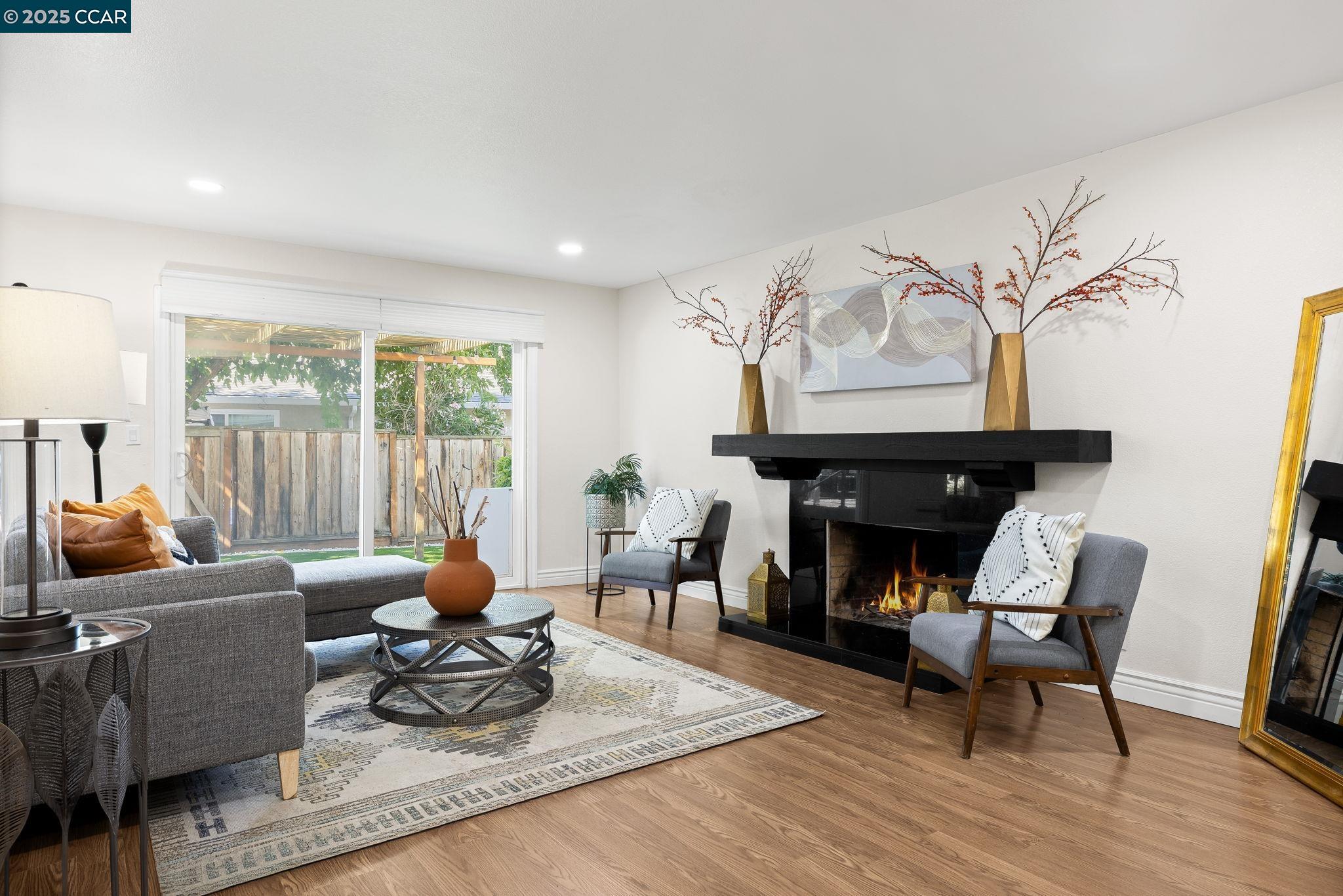 Detail Gallery Image 9 of 37 For 4516 Spring Valley Way, Concord,  CA 94521 - 4 Beds | 2/1 Baths