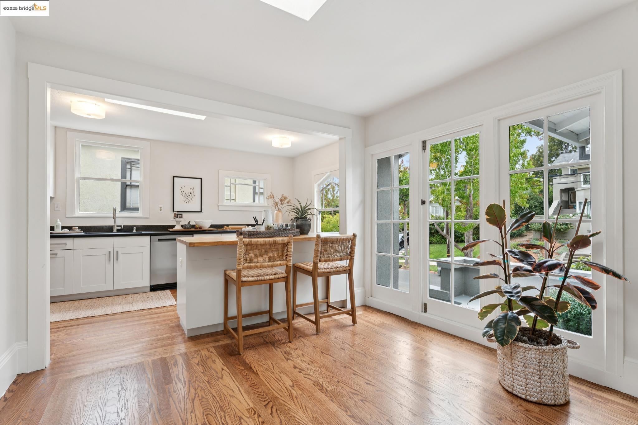 Detail Gallery Image 12 of 60 For 124 Arbor Drive, Piedmont,  CA 94611 - 4 Beds | 3 Baths