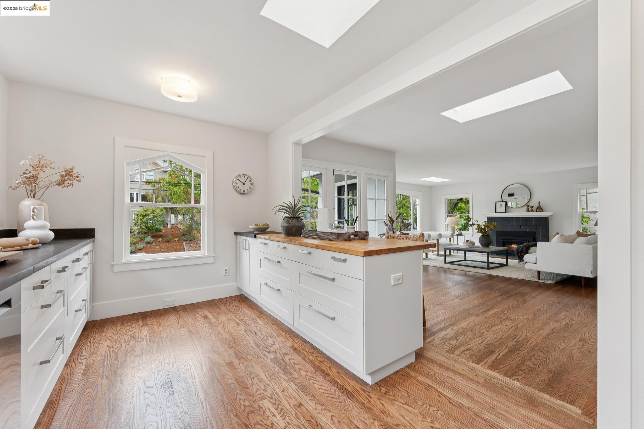 Detail Gallery Image 15 of 60 For 124 Arbor Drive, Piedmont,  CA 94611 - 4 Beds | 3 Baths