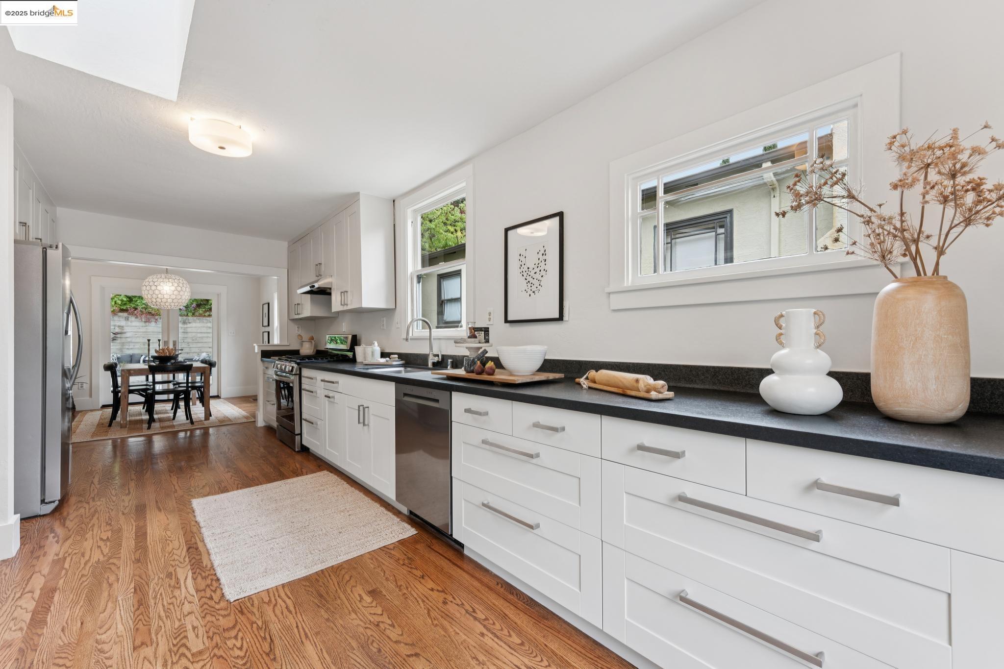 Detail Gallery Image 16 of 60 For 124 Arbor Drive, Piedmont,  CA 94611 - 4 Beds | 3 Baths