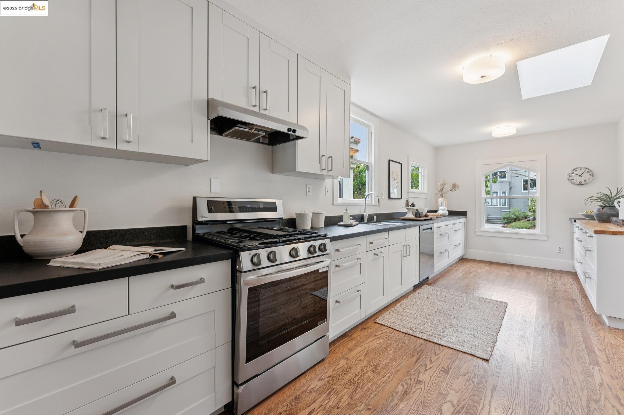 Detail Gallery Image 17 of 60 For 124 Arbor Drive, Piedmont,  CA 94611 - 4 Beds | 3 Baths