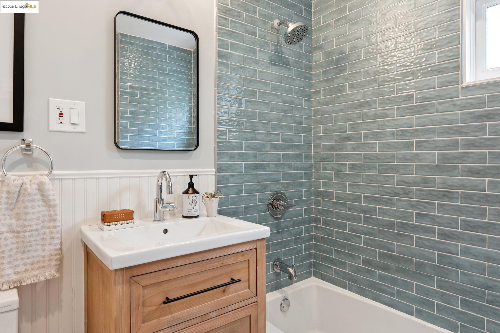 Detail Gallery Image 34 of 60 For 124 Arbor Drive, Piedmont,  CA 94611 - 4 Beds | 3 Baths