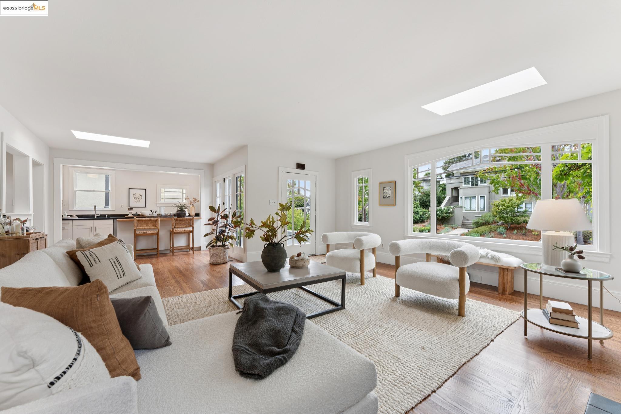 Detail Gallery Image 10 of 60 For 124 Arbor Drive, Piedmont,  CA 94611 - 4 Beds | 3 Baths