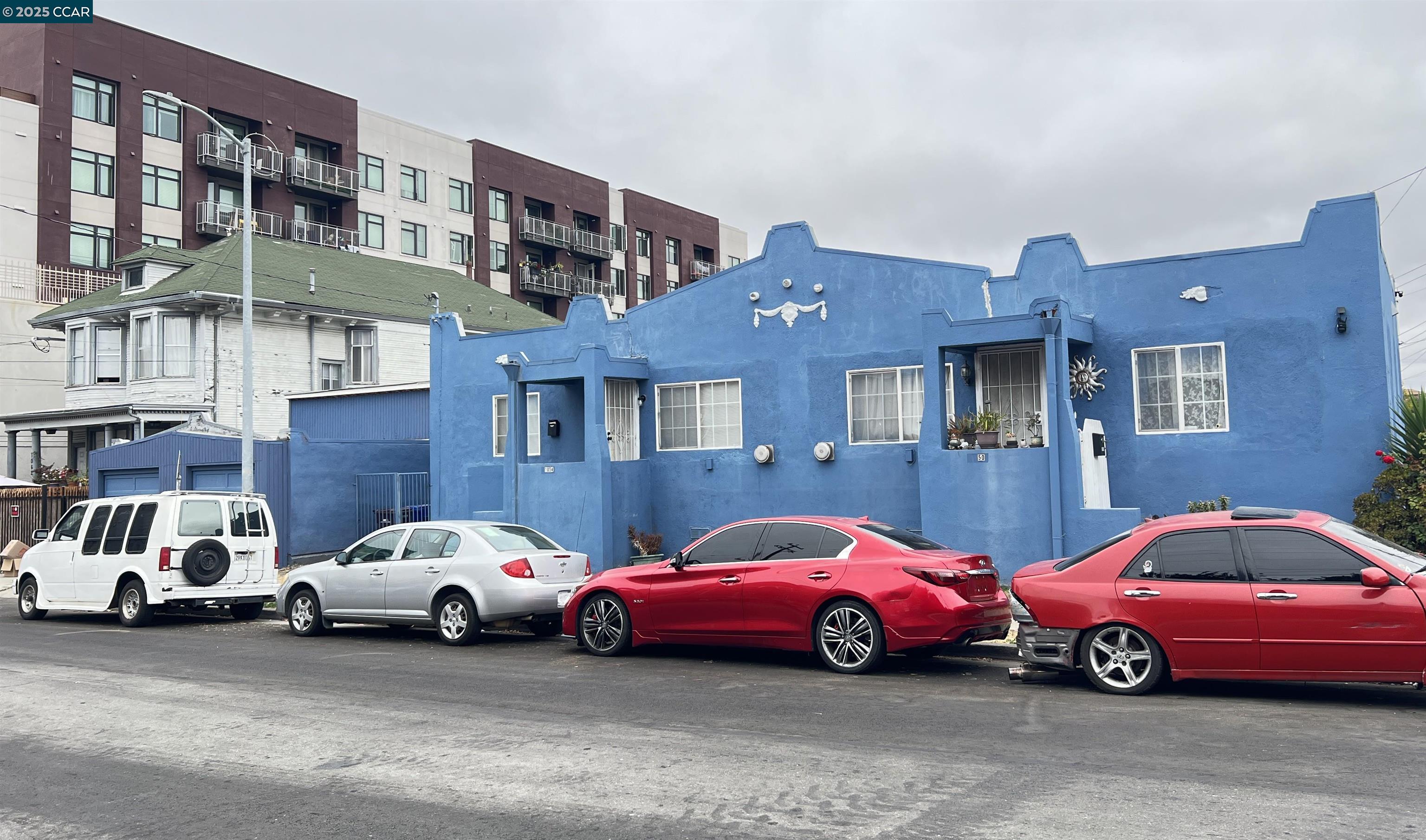 Detail Gallery Image 2 of 20 For 1050 37th St, Oakland,  CA 94608 - – Beds | – Baths