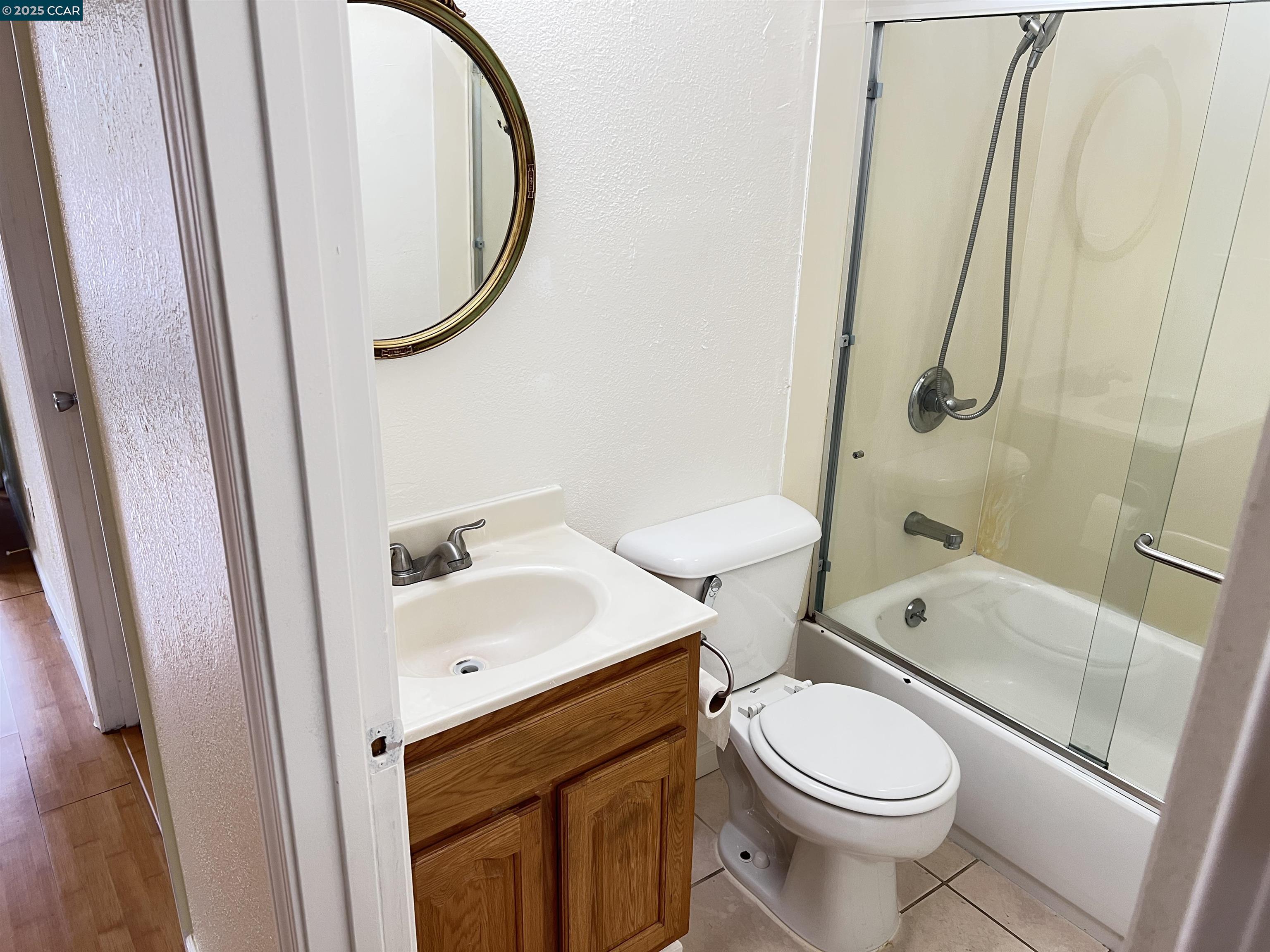 Detail Gallery Image 11 of 20 For 1050 37th St, Oakland,  CA 94608 - – Beds | – Baths