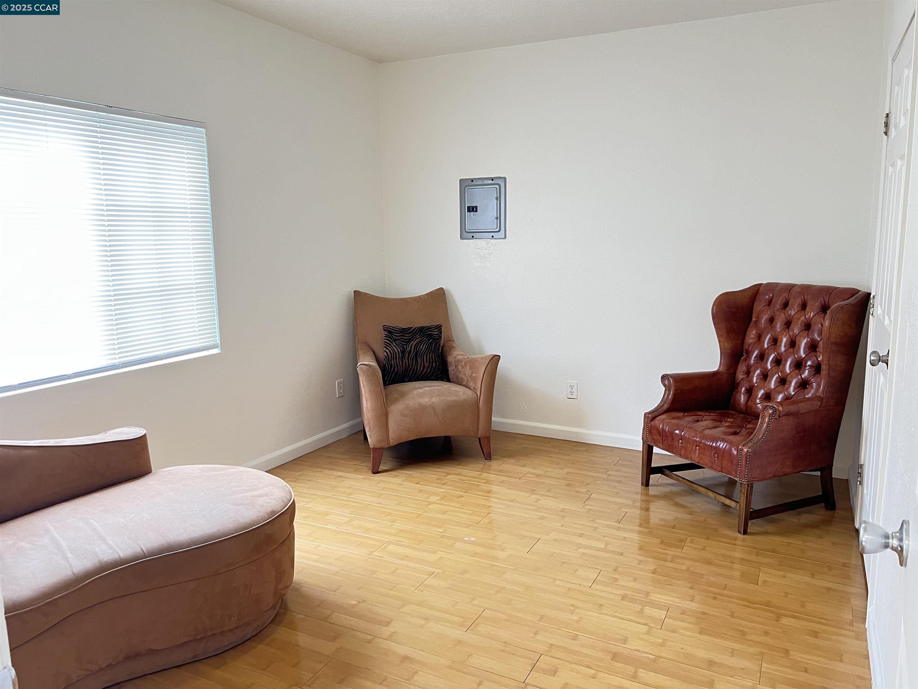 Detail Gallery Image 13 of 20 For 1050 37th St, Oakland,  CA 94608 - – Beds | – Baths