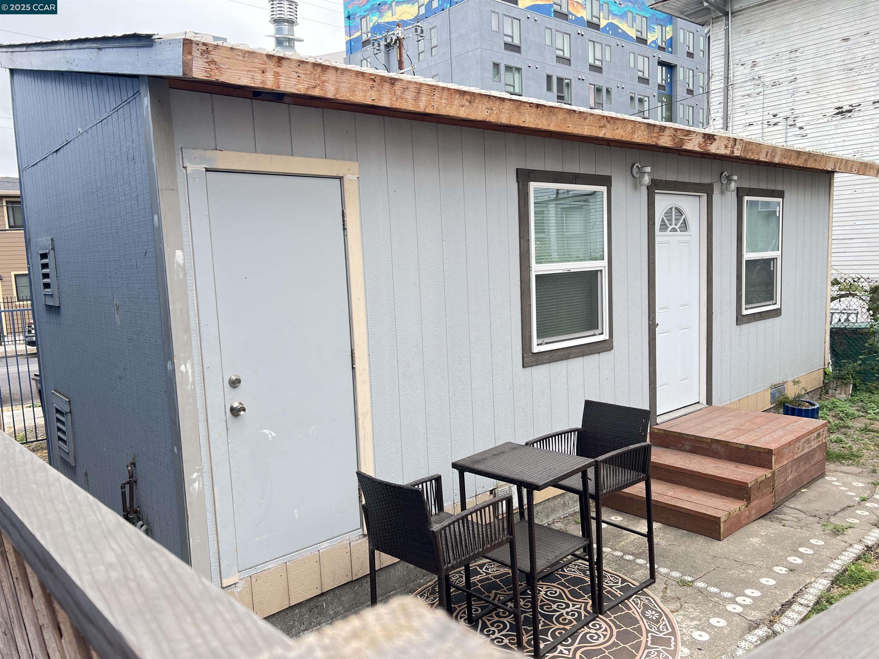 Detail Gallery Image 15 of 20 For 1050 37th St, Oakland,  CA 94608 - – Beds | – Baths