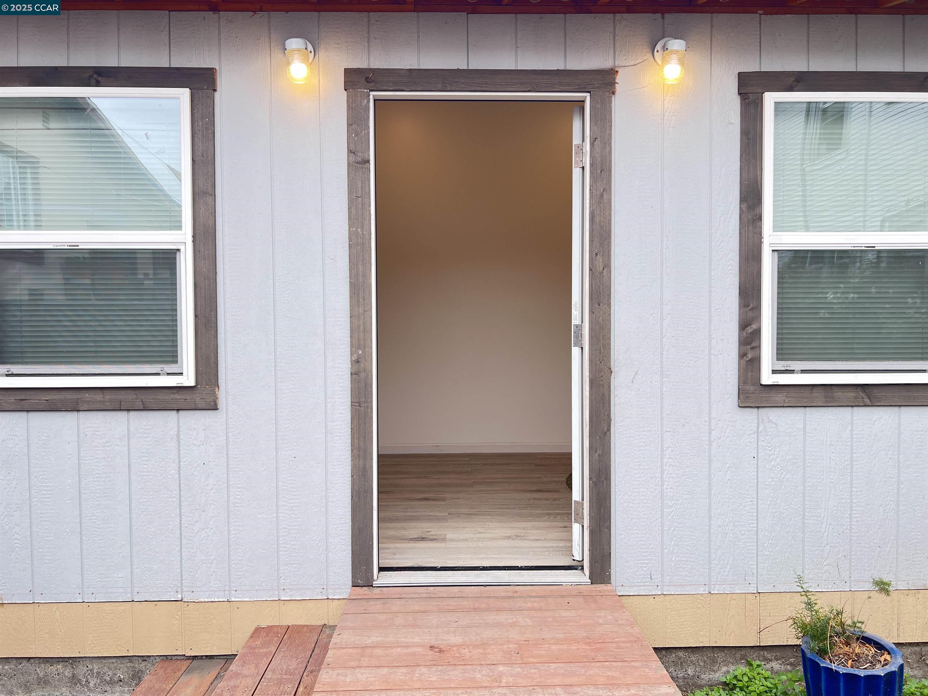 Detail Gallery Image 16 of 20 For 1050 37th St, Oakland,  CA 94608 - – Beds | – Baths