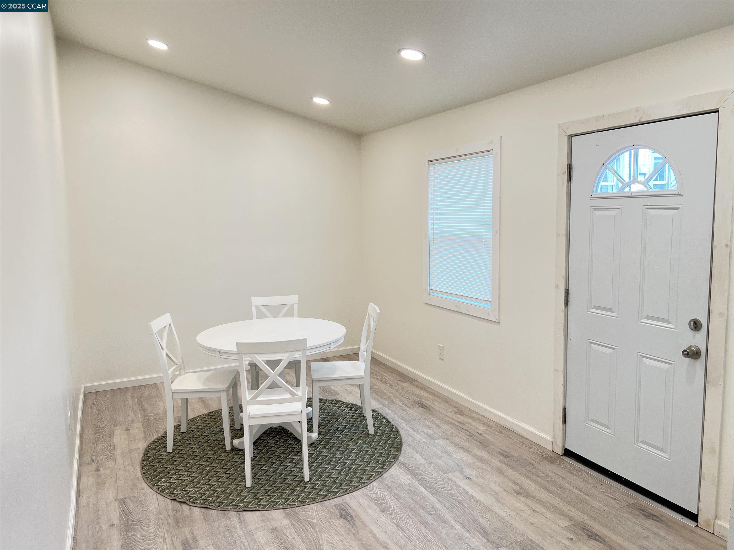 Detail Gallery Image 17 of 20 For 1050 37th St, Oakland,  CA 94608 - – Beds | – Baths