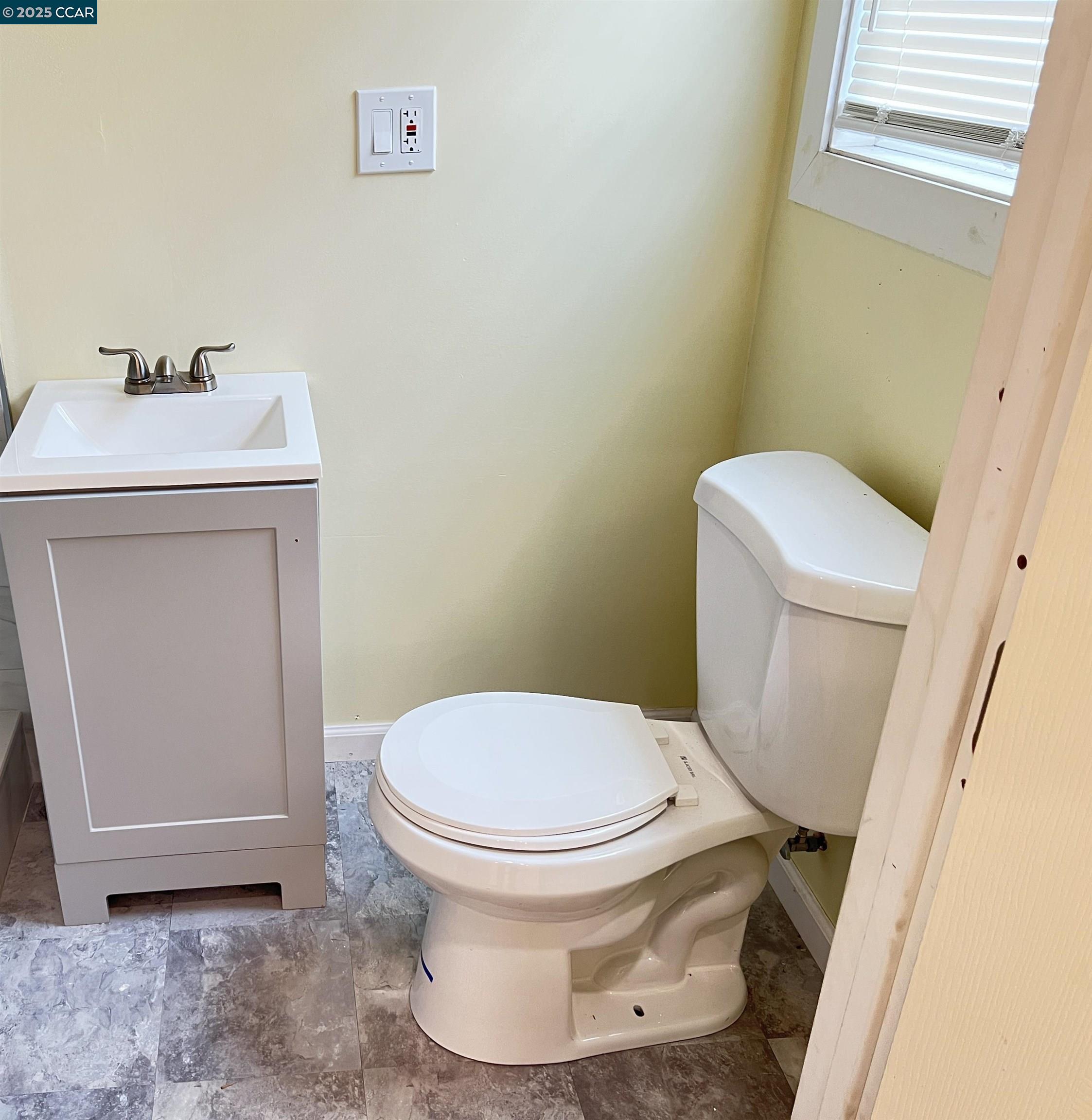 Detail Gallery Image 18 of 20 For 1050 37th St, Oakland,  CA 94608 - – Beds | – Baths