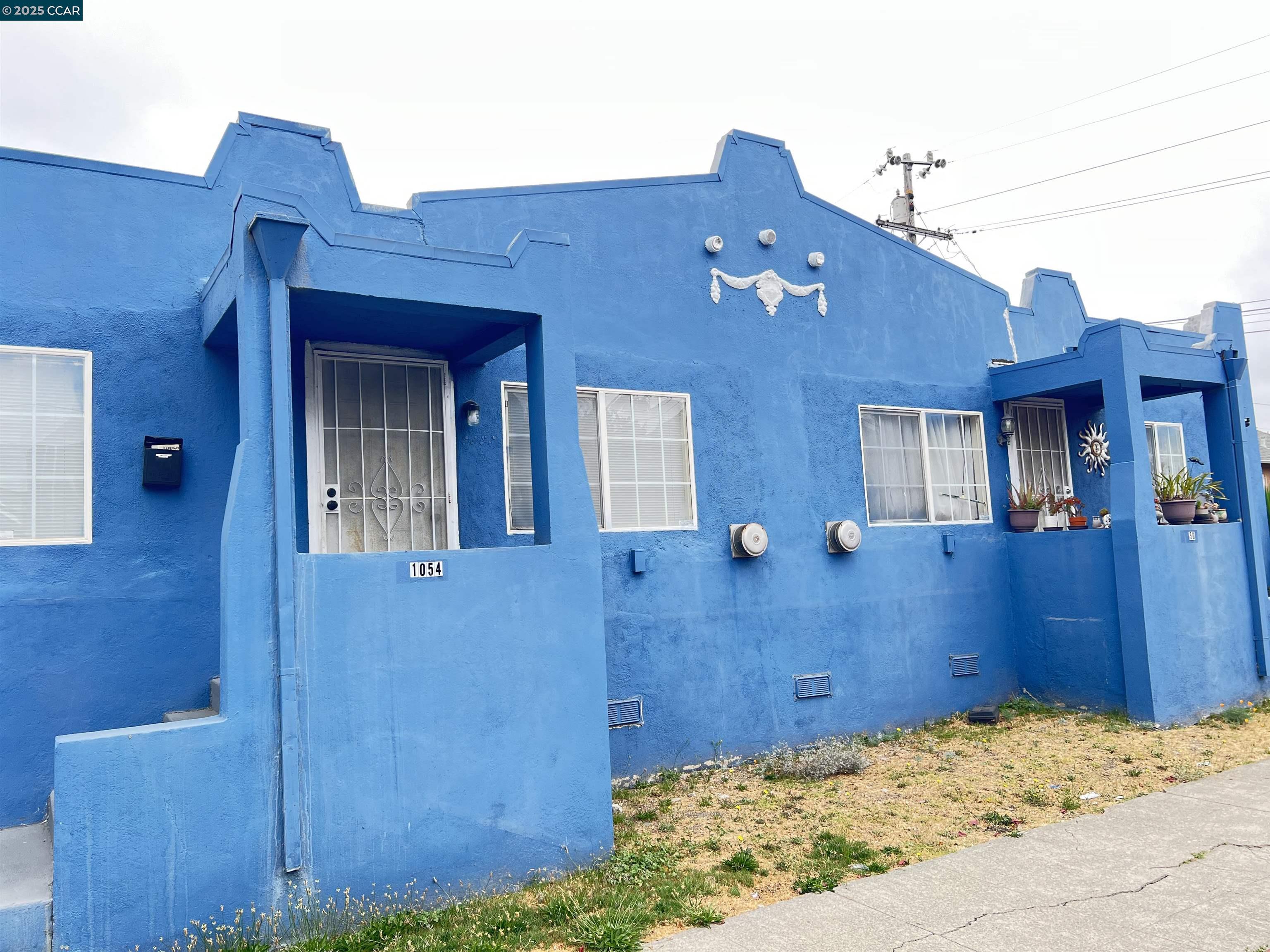 Detail Gallery Image 3 of 20 For 1050 37th St, Oakland,  CA 94608 - – Beds | – Baths