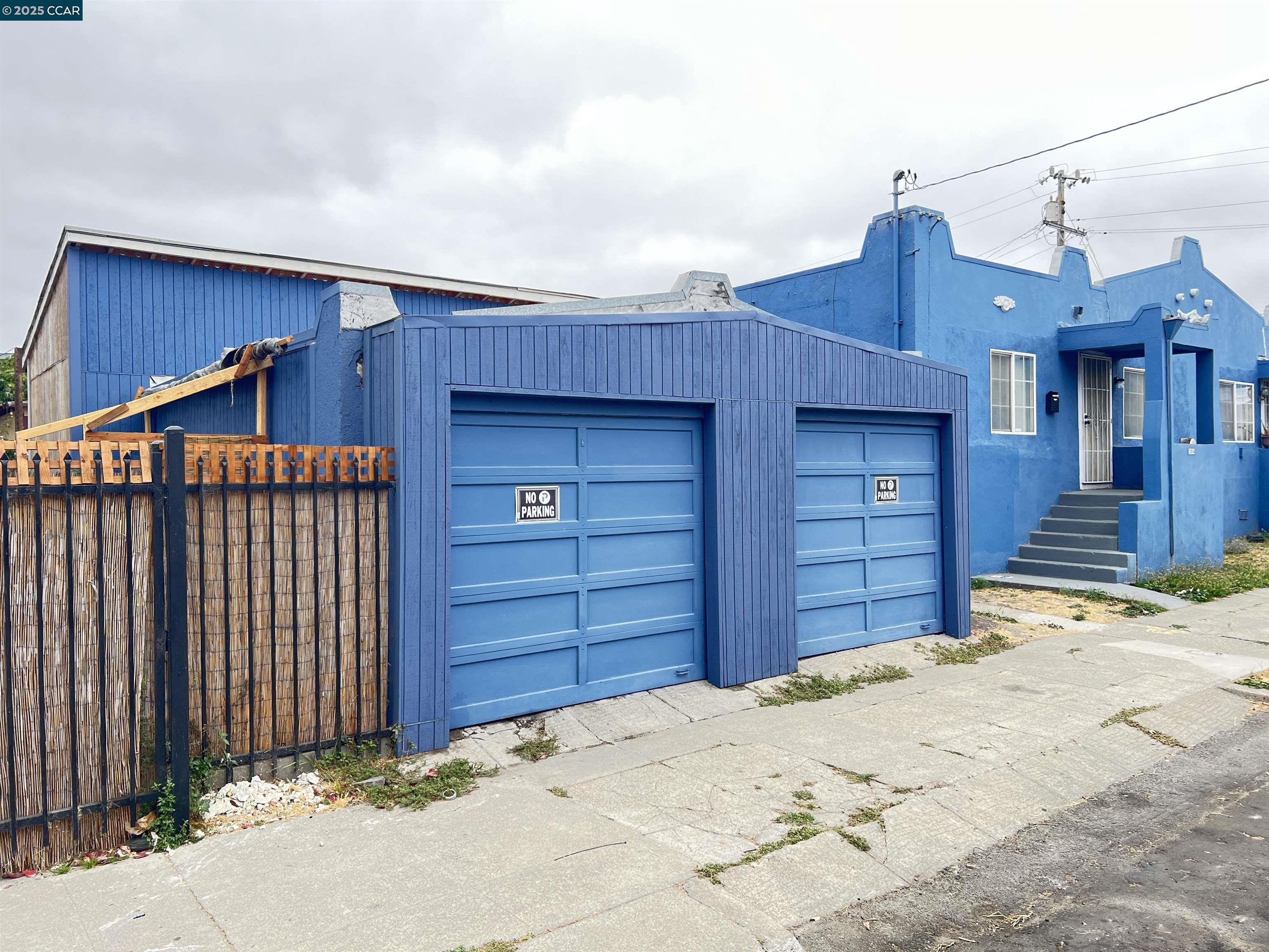 Detail Gallery Image 4 of 20 For 1050 37th St, Oakland,  CA 94608 - – Beds | – Baths