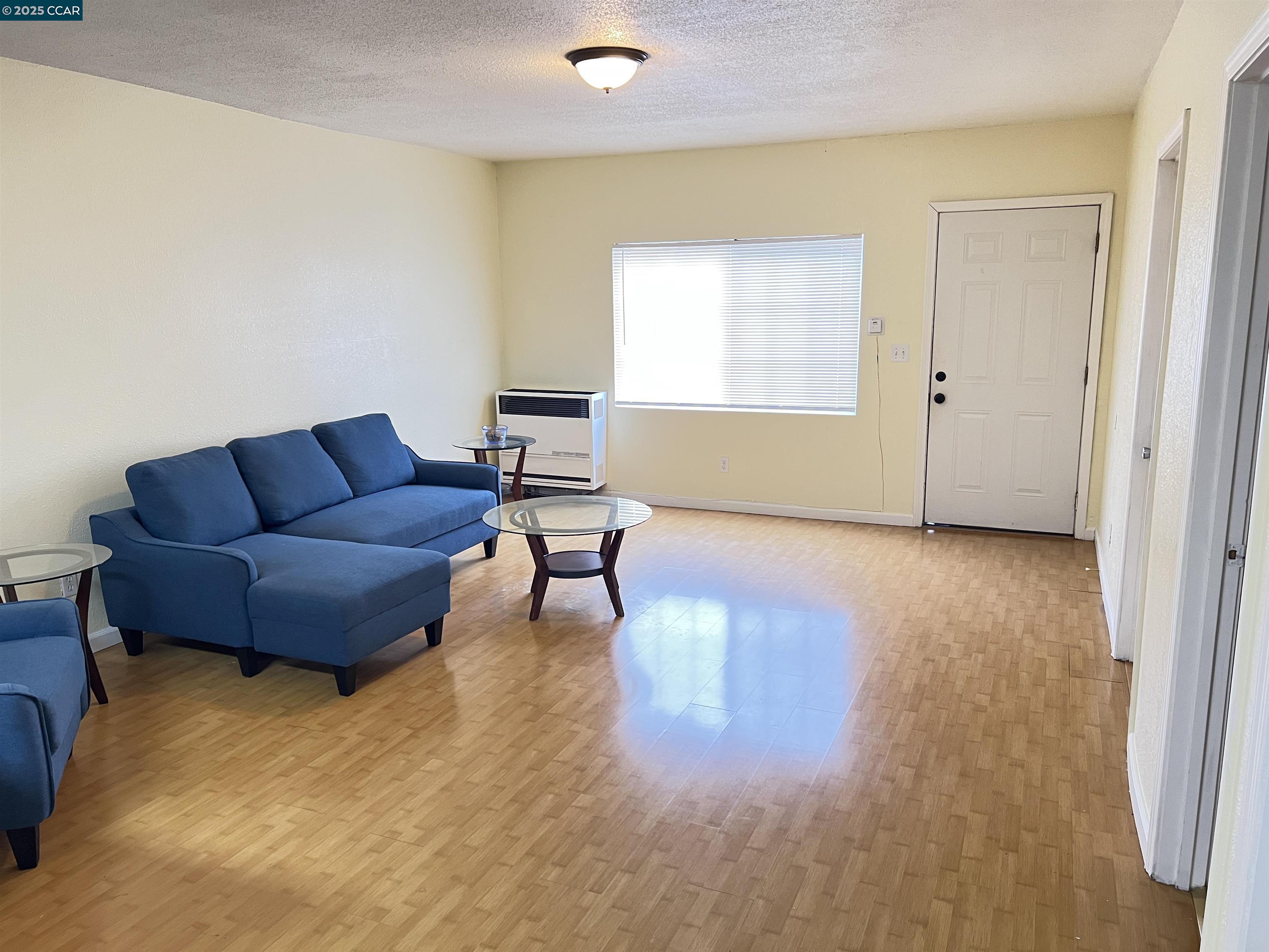 Detail Gallery Image 7 of 20 For 1050 37th St, Oakland,  CA 94608 - – Beds | – Baths