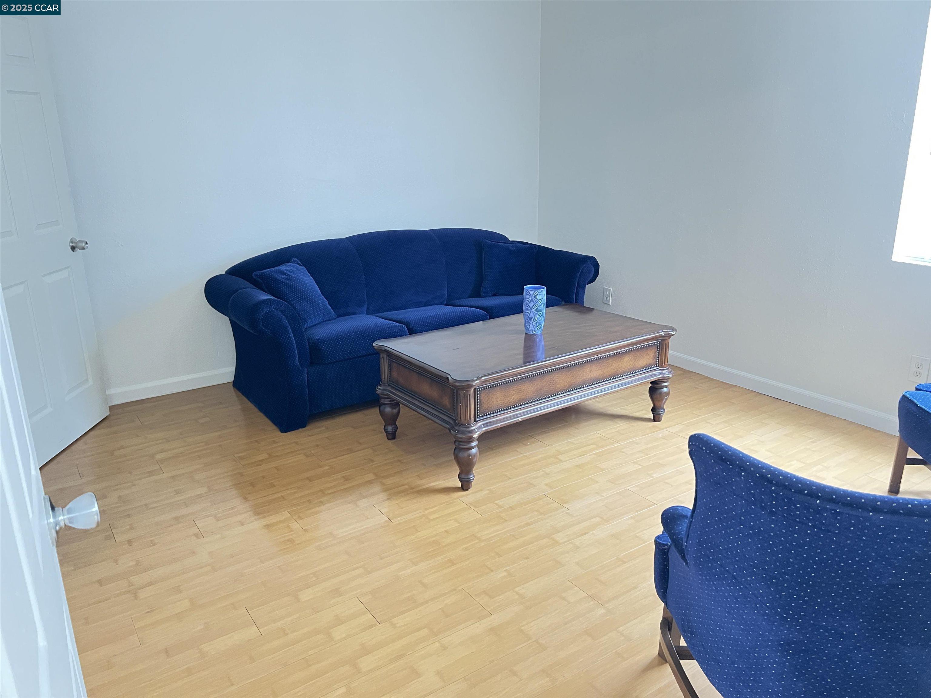 Detail Gallery Image 10 of 20 For 1050 37th St, Oakland,  CA 94608 - – Beds | – Baths
