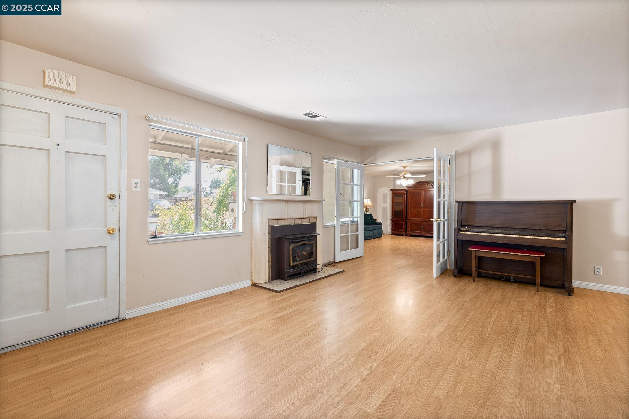 Detail Gallery Image 2 of 19 For 1954 Treadway Ln, Pleasant Hill,  CA 94523 - 3 Beds | 2 Baths