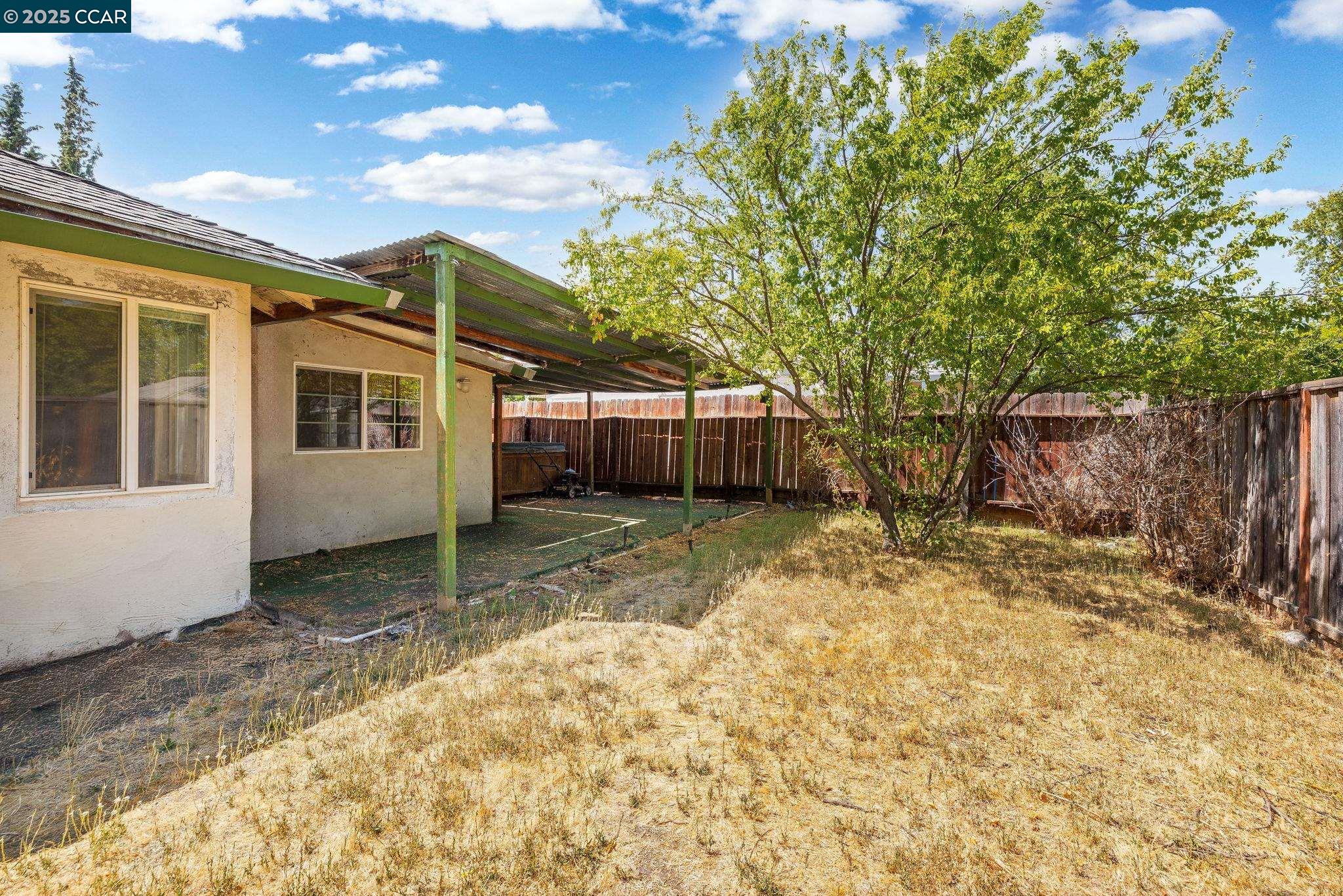 Detail Gallery Image 17 of 19 For 1954 Treadway Ln, Pleasant Hill,  CA 94523 - 3 Beds | 2 Baths