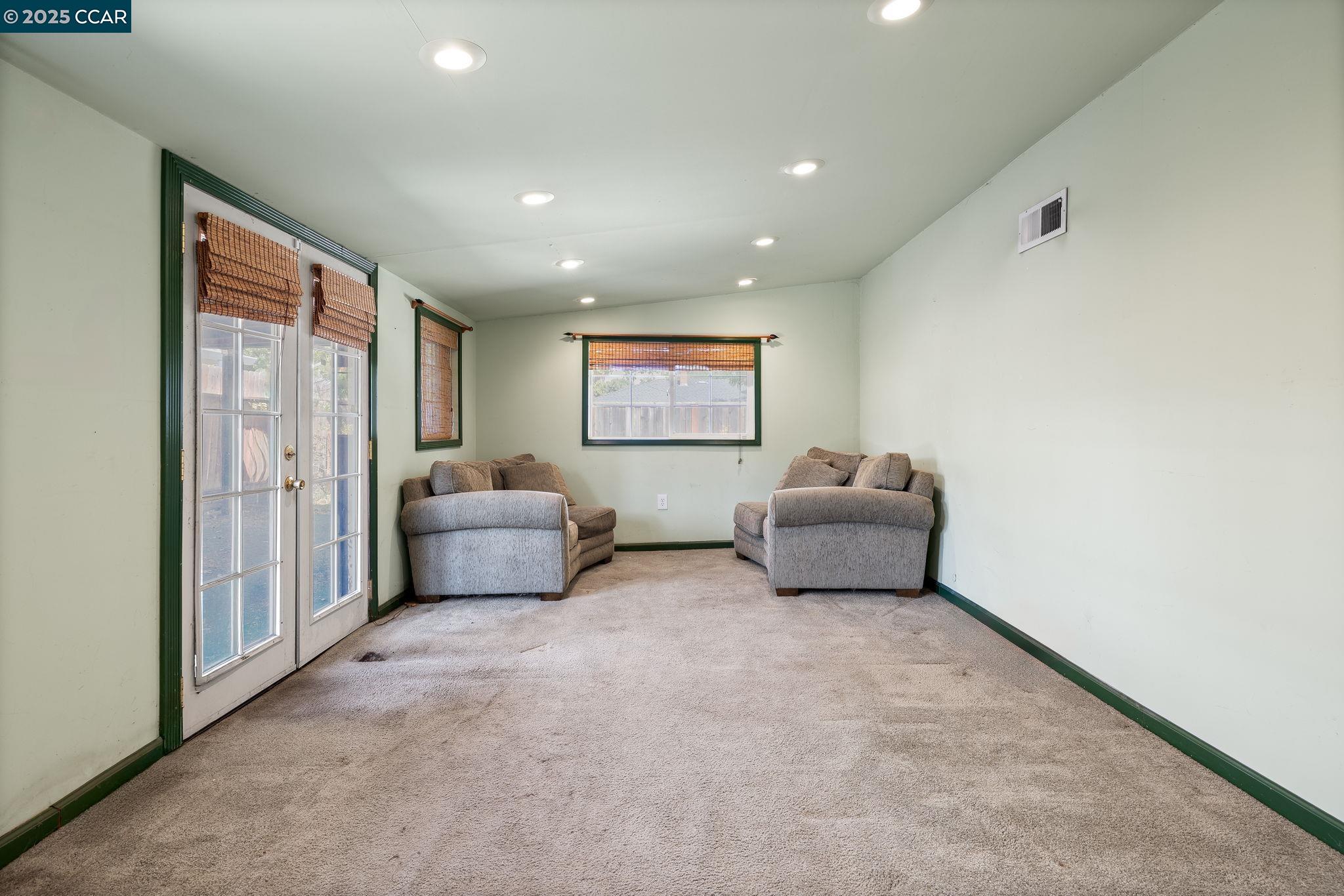 Detail Gallery Image 10 of 19 For 1954 Treadway Ln, Pleasant Hill,  CA 94523 - 3 Beds | 2 Baths