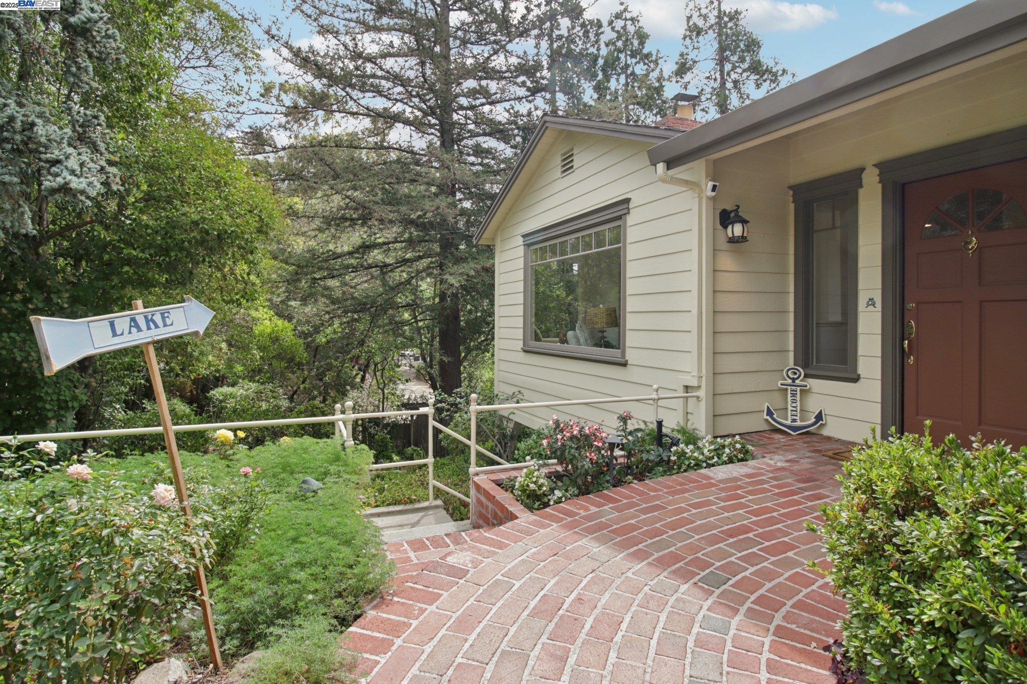 Detail Gallery Image 6 of 60 For 245 Lakewood Road, Walnut Creek,  CA 94598 - 3 Beds | 3 Baths