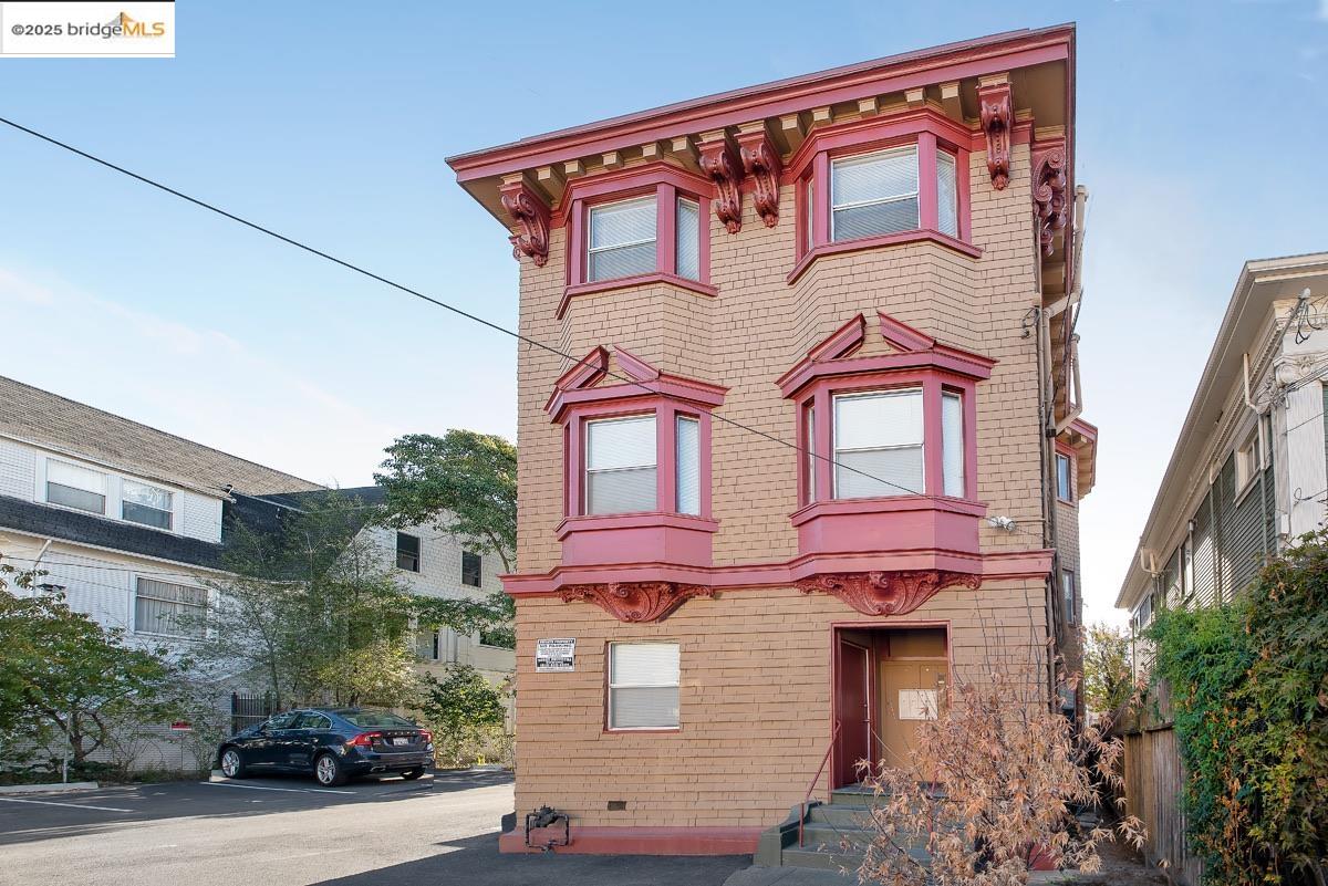 Detail Gallery Image 1 of 20 For 33rd St #1,  Oakland,  CA 94609 - 0 Beds | 1 Baths