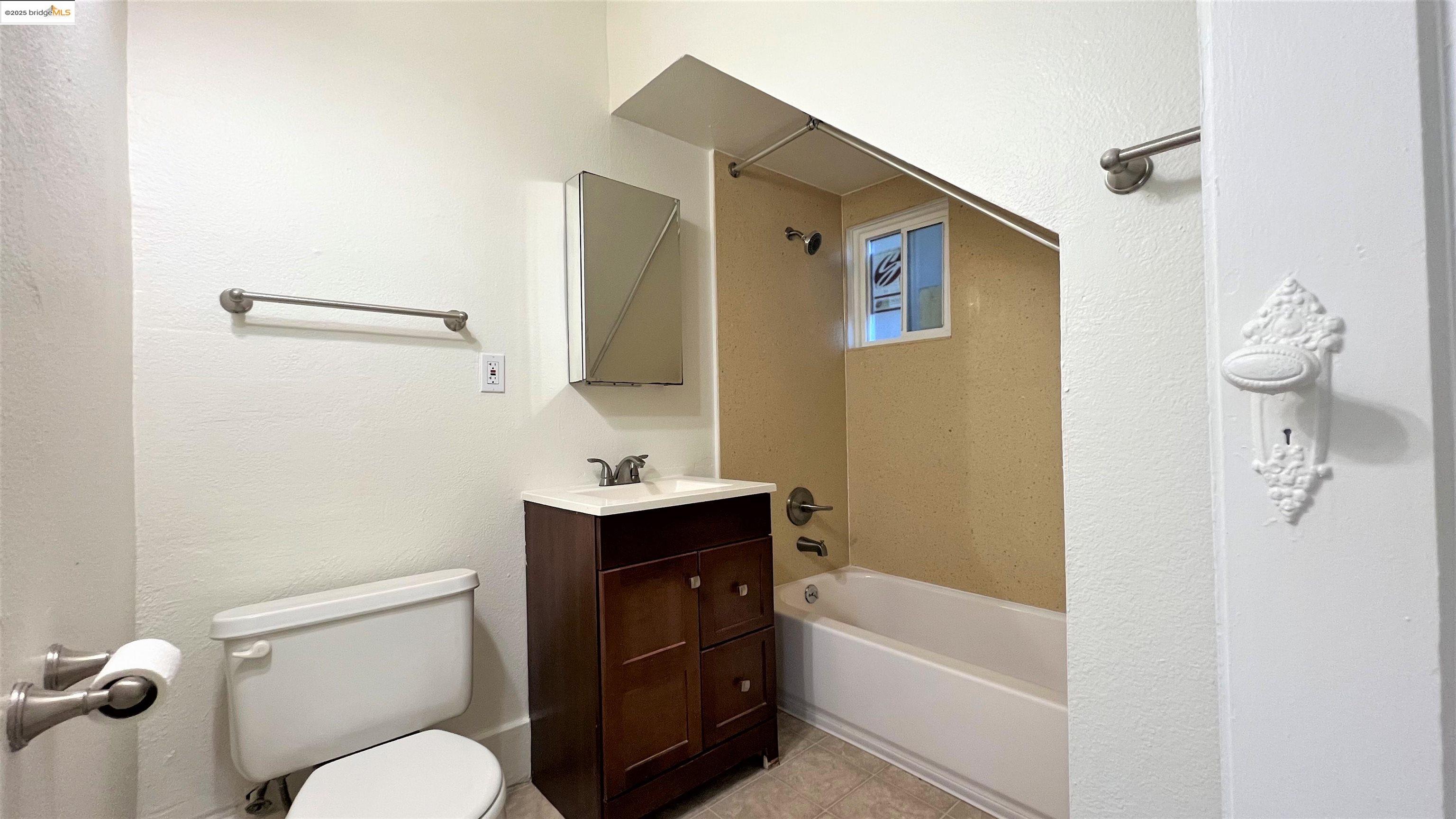 Detail Gallery Image 12 of 20 For 33rd St #1,  Oakland,  CA 94609 - 0 Beds | 1 Baths