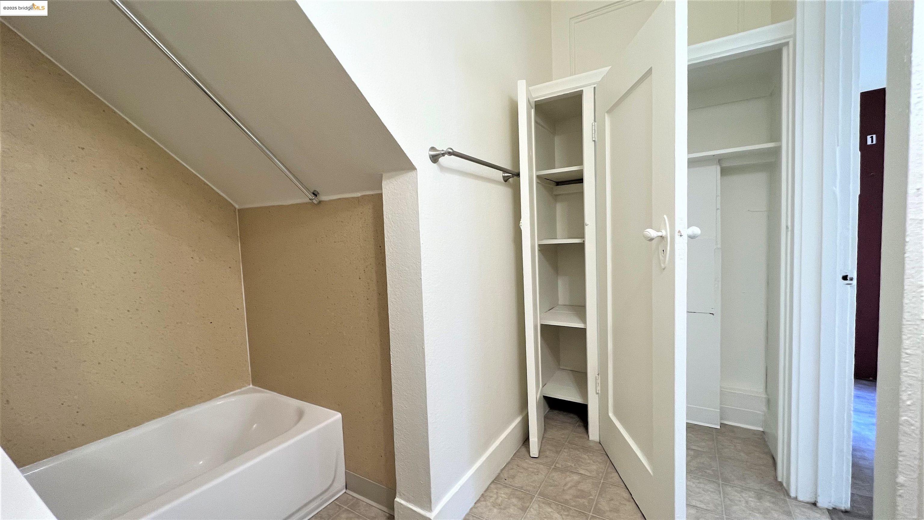Detail Gallery Image 14 of 20 For 33rd St #1,  Oakland,  CA 94609 - 0 Beds | 1 Baths