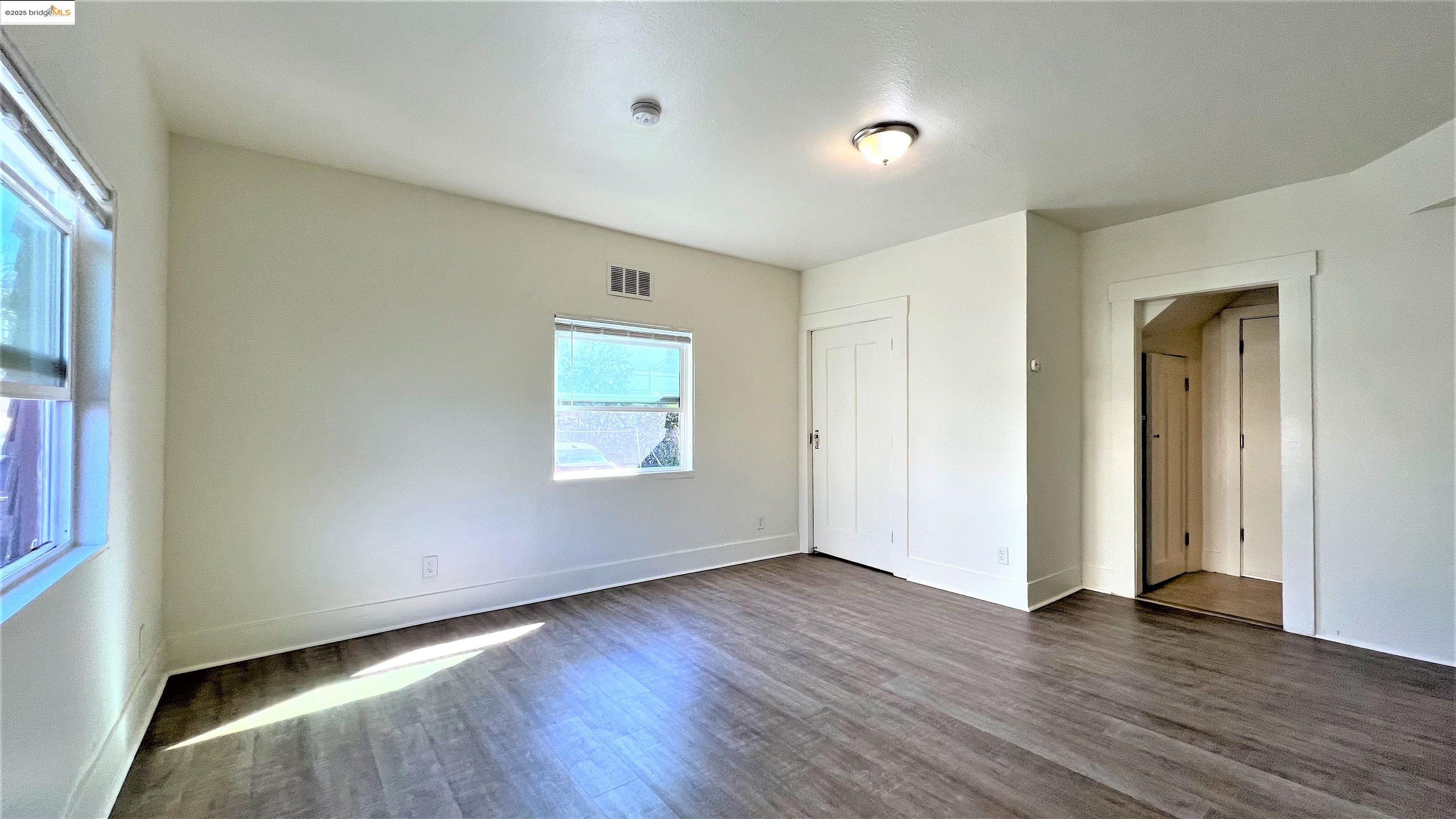 Detail Gallery Image 3 of 20 For 33rd St #1,  Oakland,  CA 94609 - 0 Beds | 1 Baths