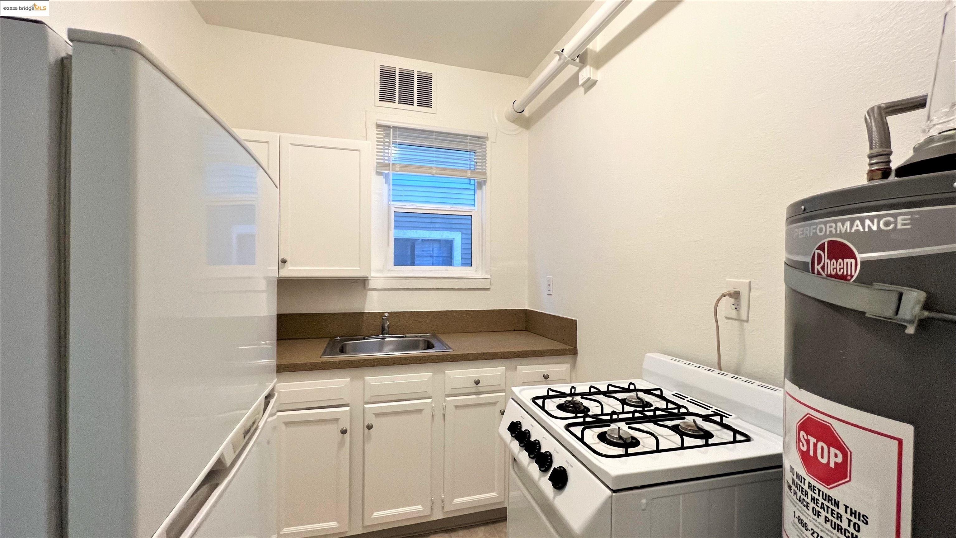 Detail Gallery Image 9 of 20 For 33rd St #1,  Oakland,  CA 94609 - 0 Beds | 1 Baths
