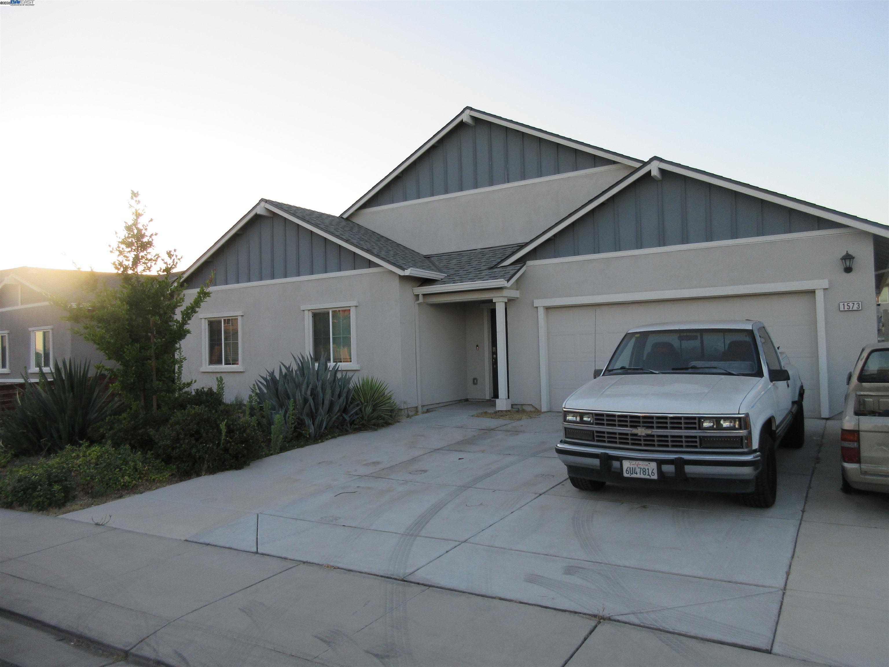Detail Gallery Image 1 of 28 For 1573 Tannehill Dr, Manteca,  CA 95337 - 3 Beds | 2 Baths