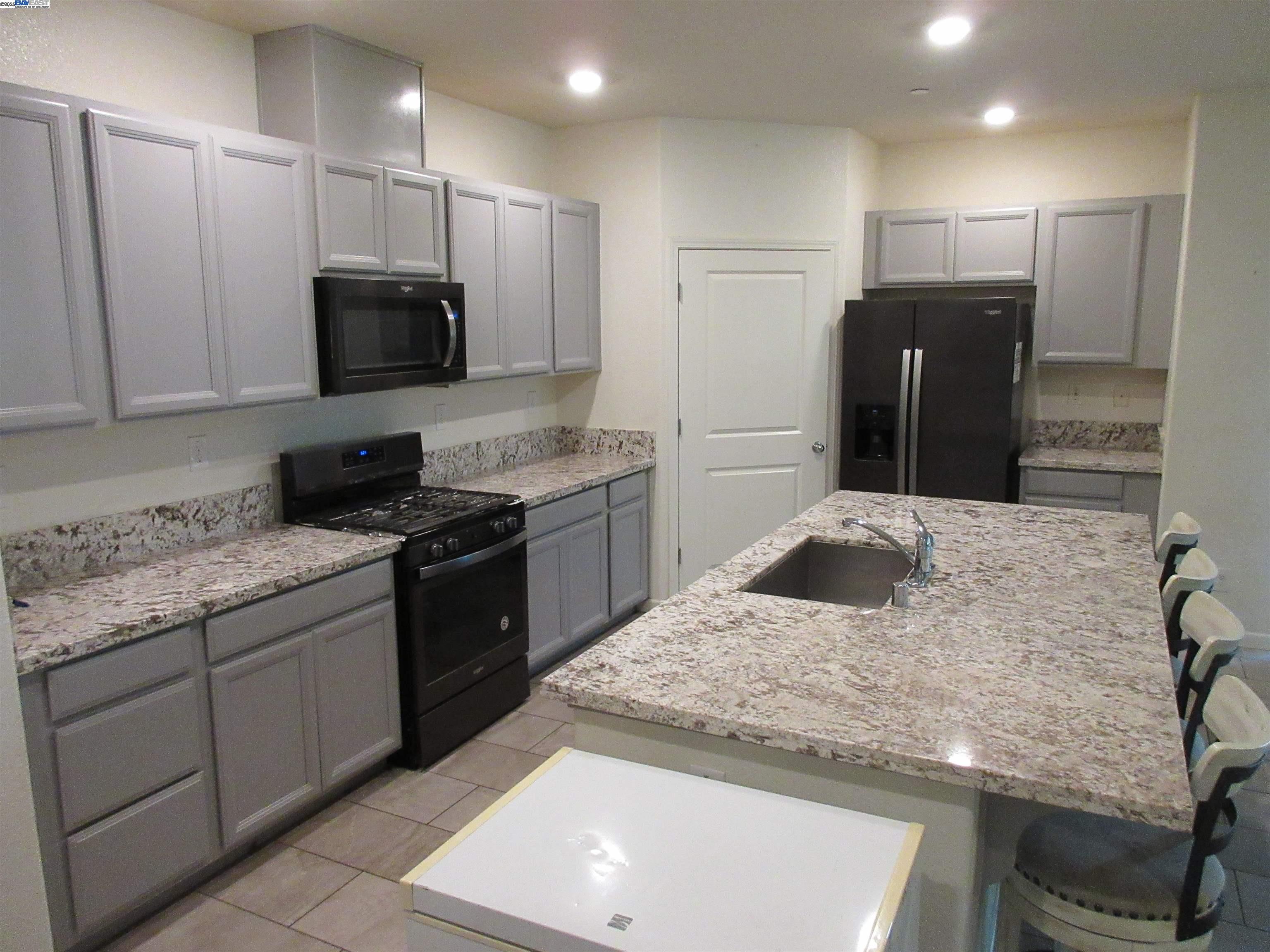 Detail Gallery Image 13 of 28 For 1573 Tannehill Dr, Manteca,  CA 95337 - 3 Beds | 2 Baths