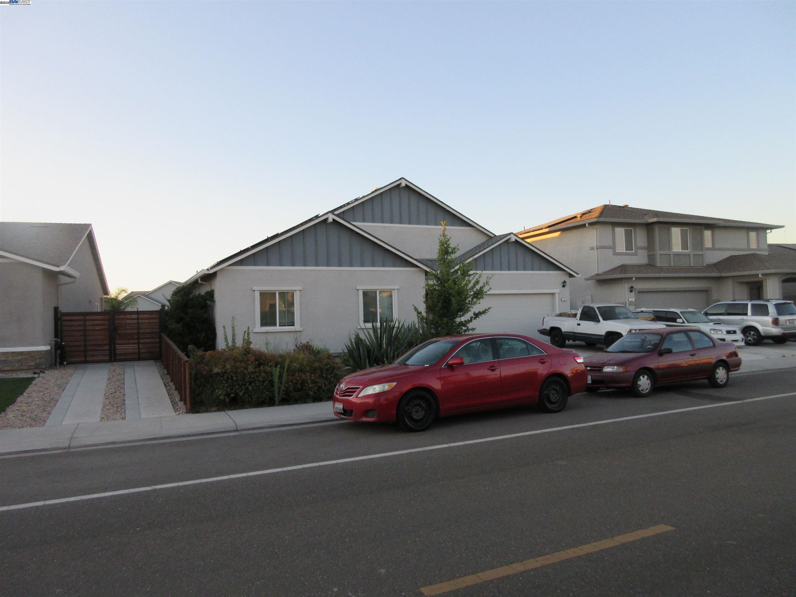 Detail Gallery Image 4 of 28 For 1573 Tannehill Dr, Manteca,  CA 95337 - 3 Beds | 2 Baths