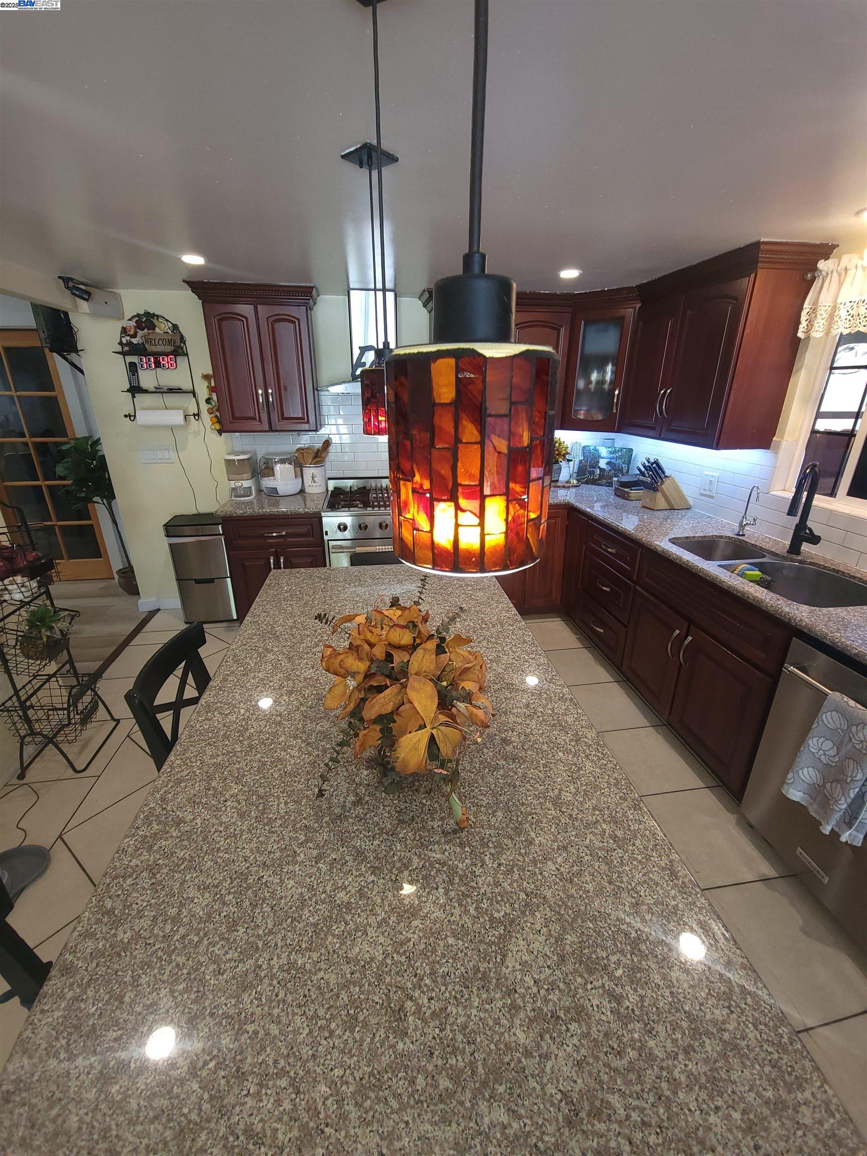 Detail Gallery Image 6 of 17 For 4441 Jana Vista Rd., El Sobrante,  CA 94803 - 3 Beds | 2 Baths