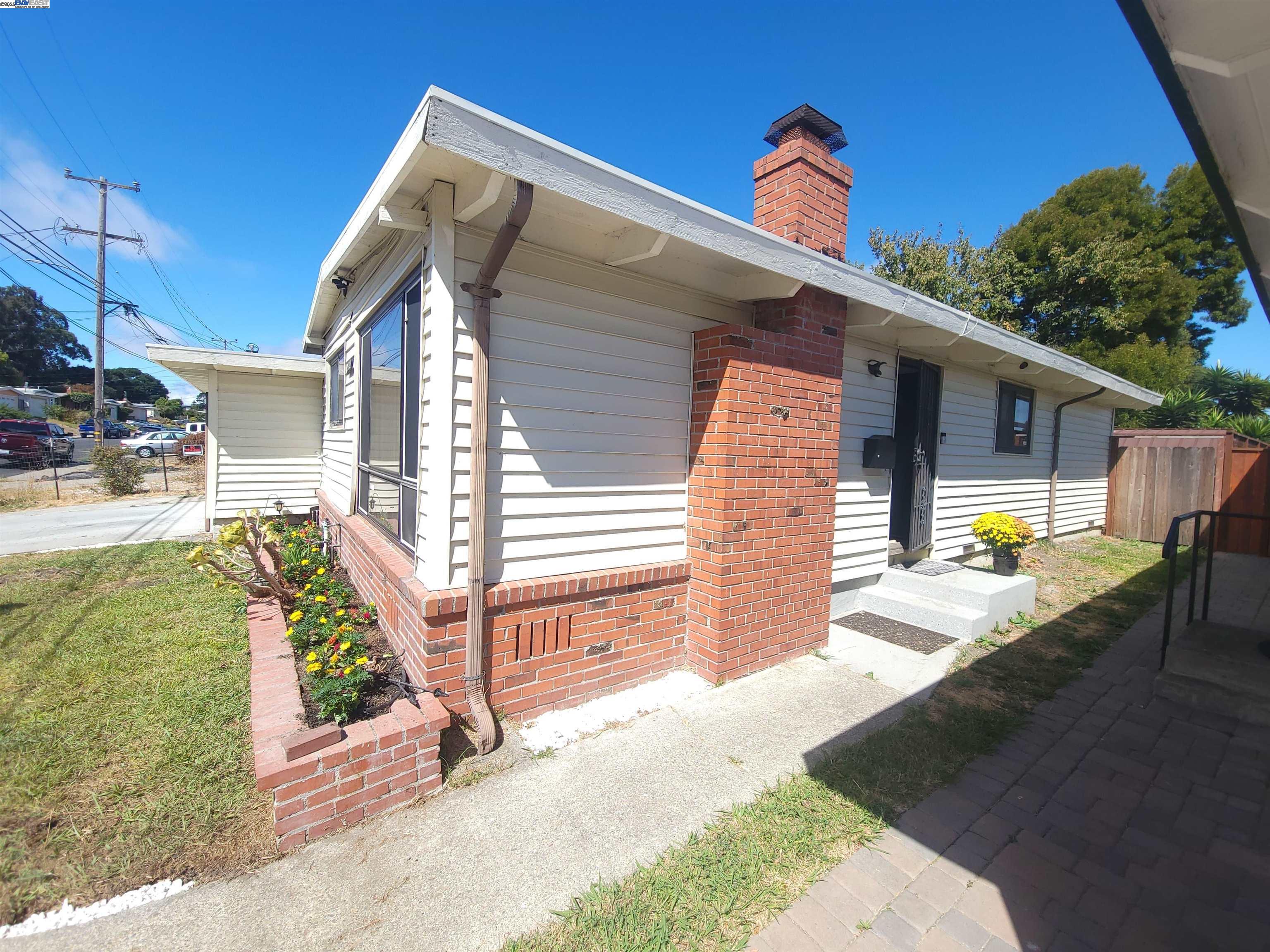 Detail Gallery Image 6 of 17 For 4441 Jana Vista Rd., El Sobrante,  CA 94803 - 3 Beds | 2 Baths
