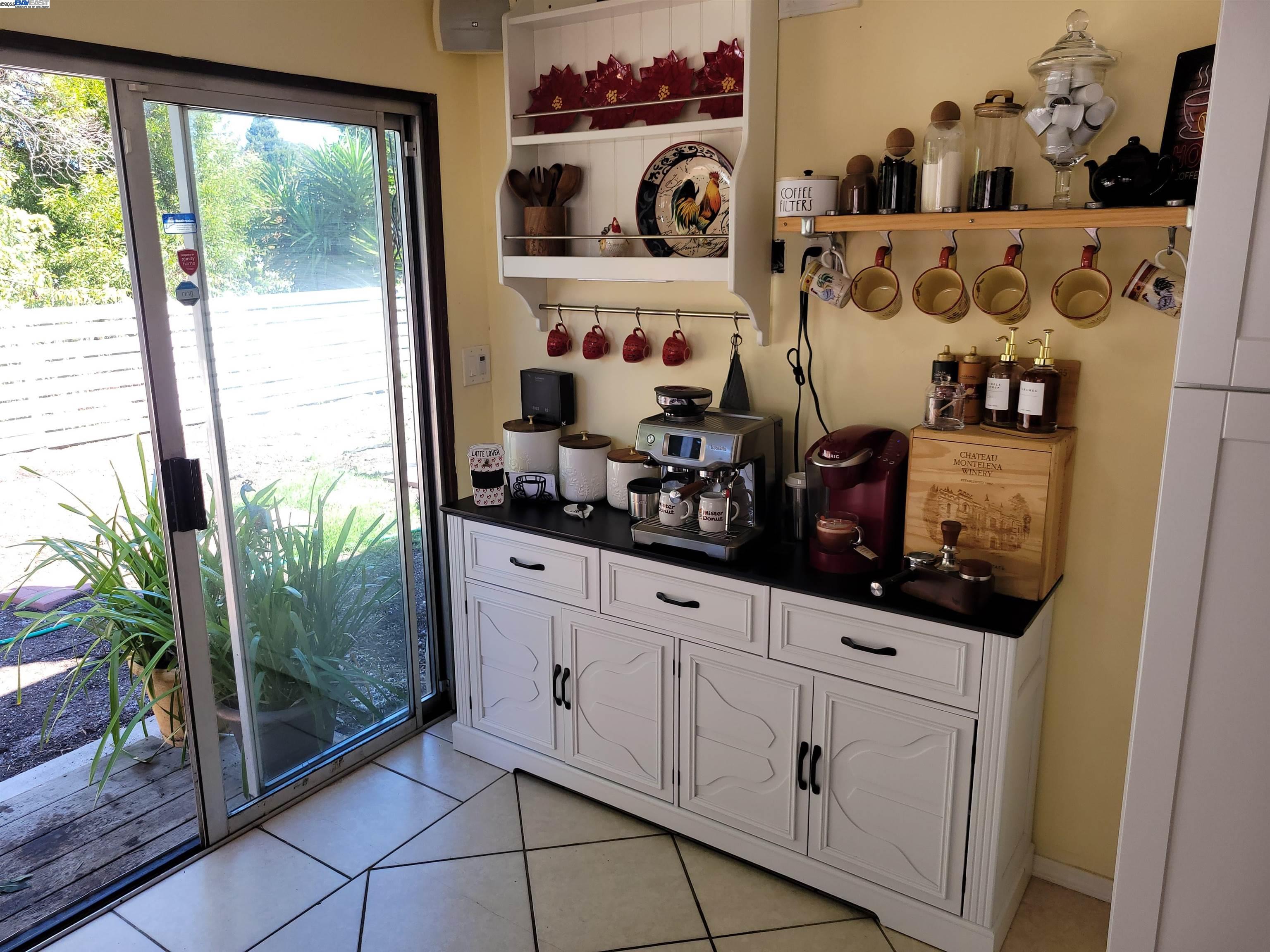 Detail Gallery Image 10 of 17 For 4441 Jana Vista Rd., El Sobrante,  CA 94803 - 3 Beds | 2 Baths