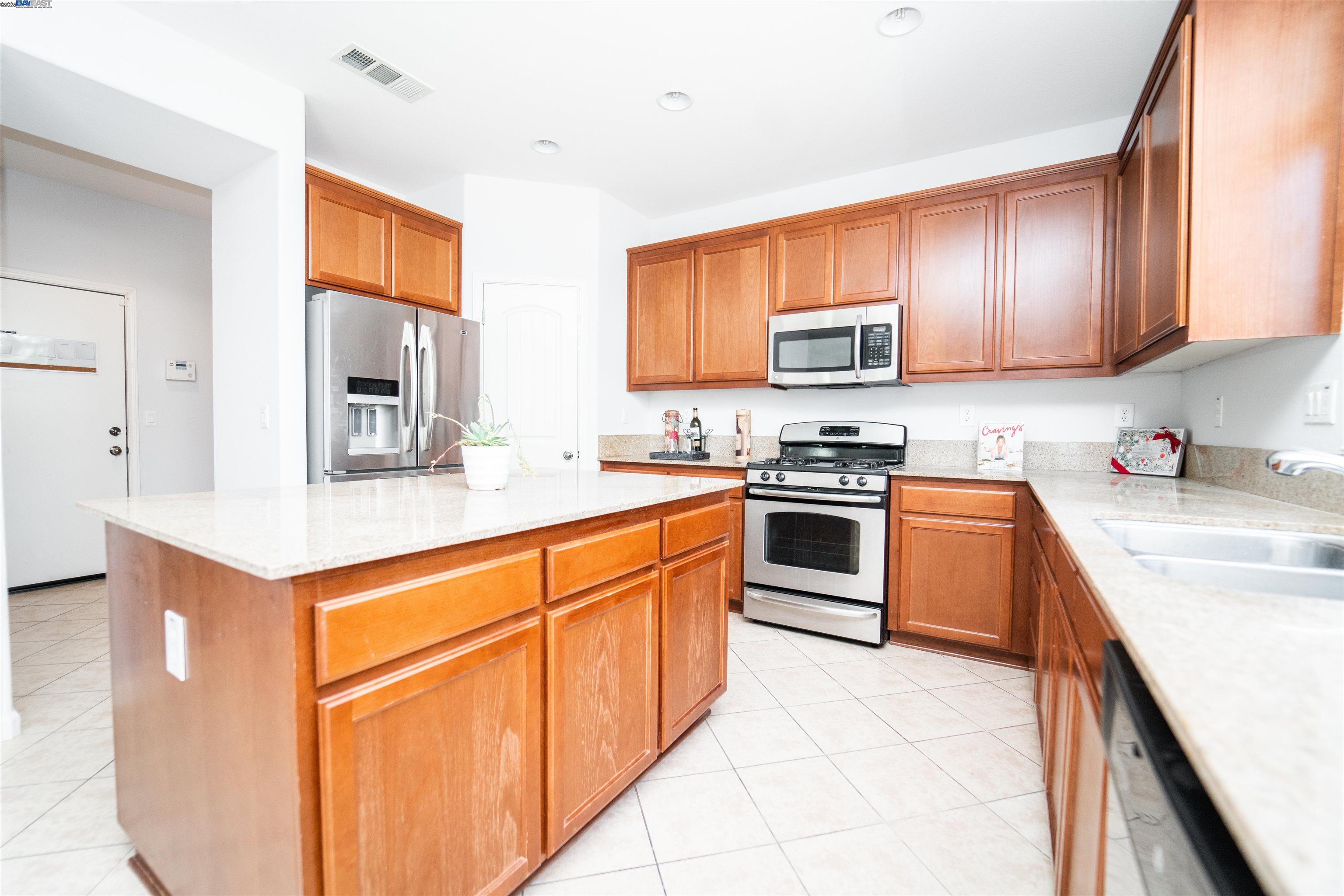 Detail Gallery Image 14 of 32 For 2324 Blue Ridge Ave,, Brentwood,  CA 94513 - 4 Beds | 3/1 Baths