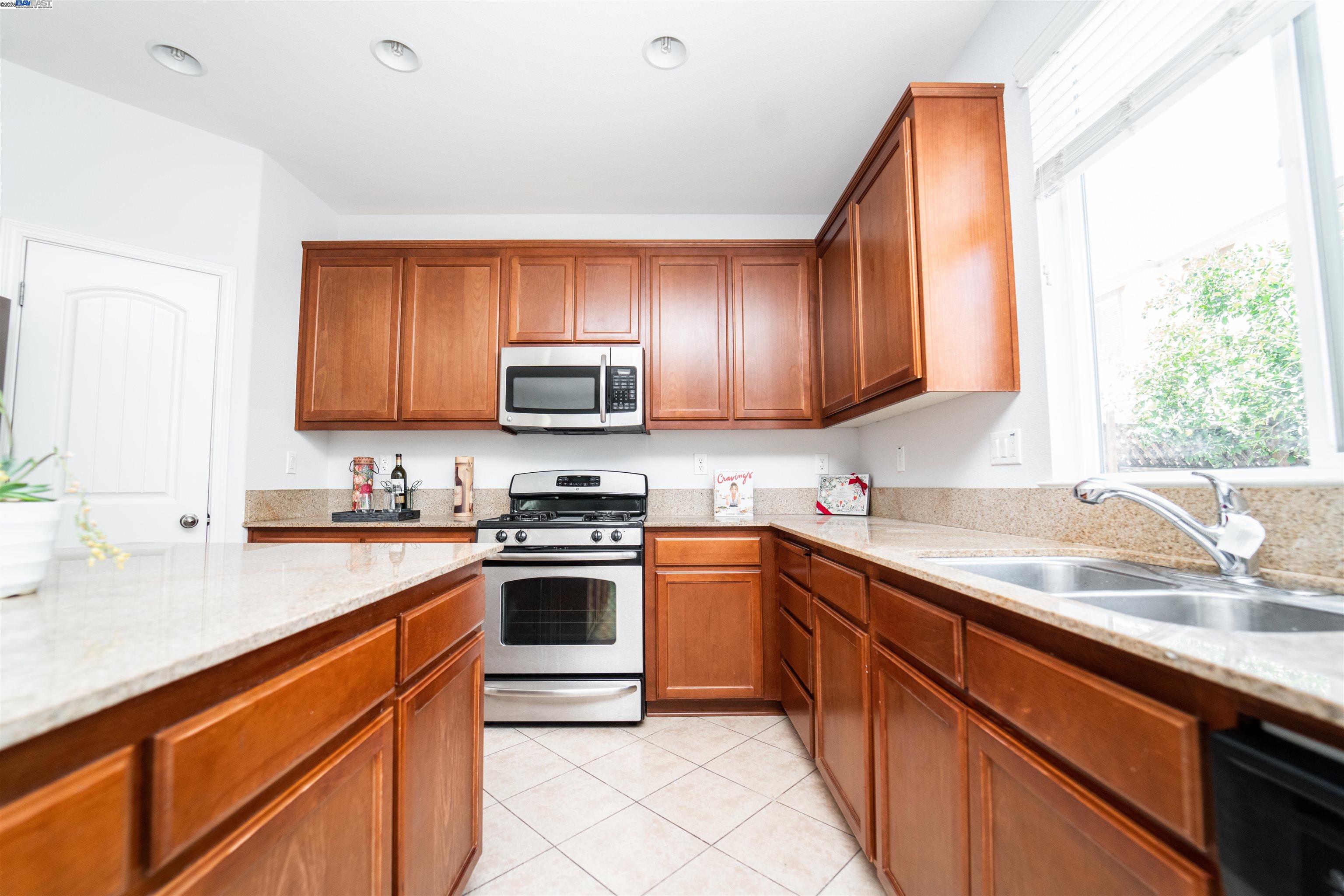 Detail Gallery Image 15 of 32 For 2324 Blue Ridge Ave,, Brentwood,  CA 94513 - 4 Beds | 3/1 Baths
