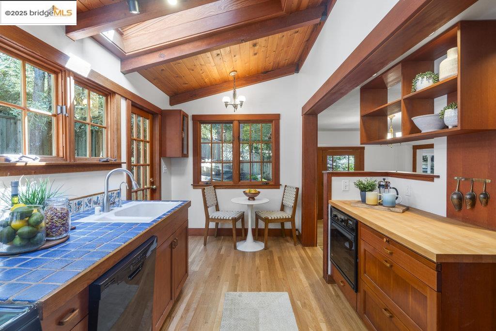 Detail Gallery Image 14 of 53 For 1125 Keith Avenue, Berkeley,  CA 94708 - 3 Beds | 2/1 Baths