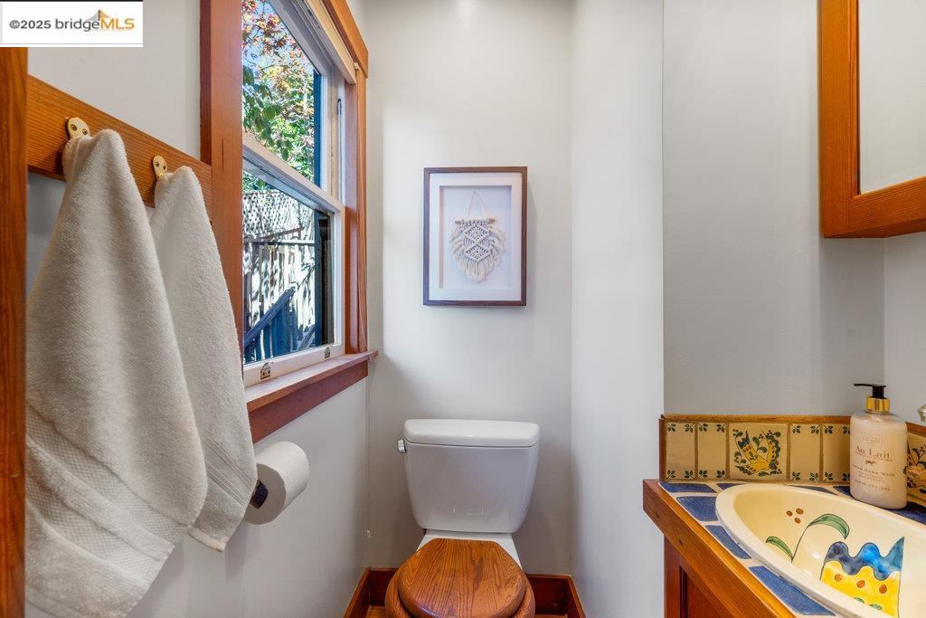 Detail Gallery Image 17 of 53 For 1125 Keith Avenue, Berkeley,  CA 94708 - 3 Beds | 2/1 Baths