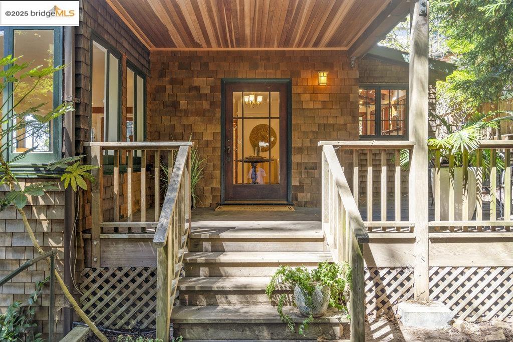 Detail Gallery Image 3 of 53 For 1125 Keith Avenue, Berkeley,  CA 94708 - 3 Beds | 2/1 Baths