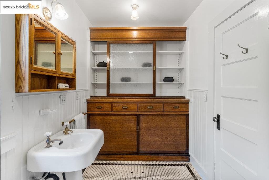 Detail Gallery Image 31 of 53 For 1125 Keith Avenue, Berkeley,  CA 94708 - 3 Beds | 2/1 Baths